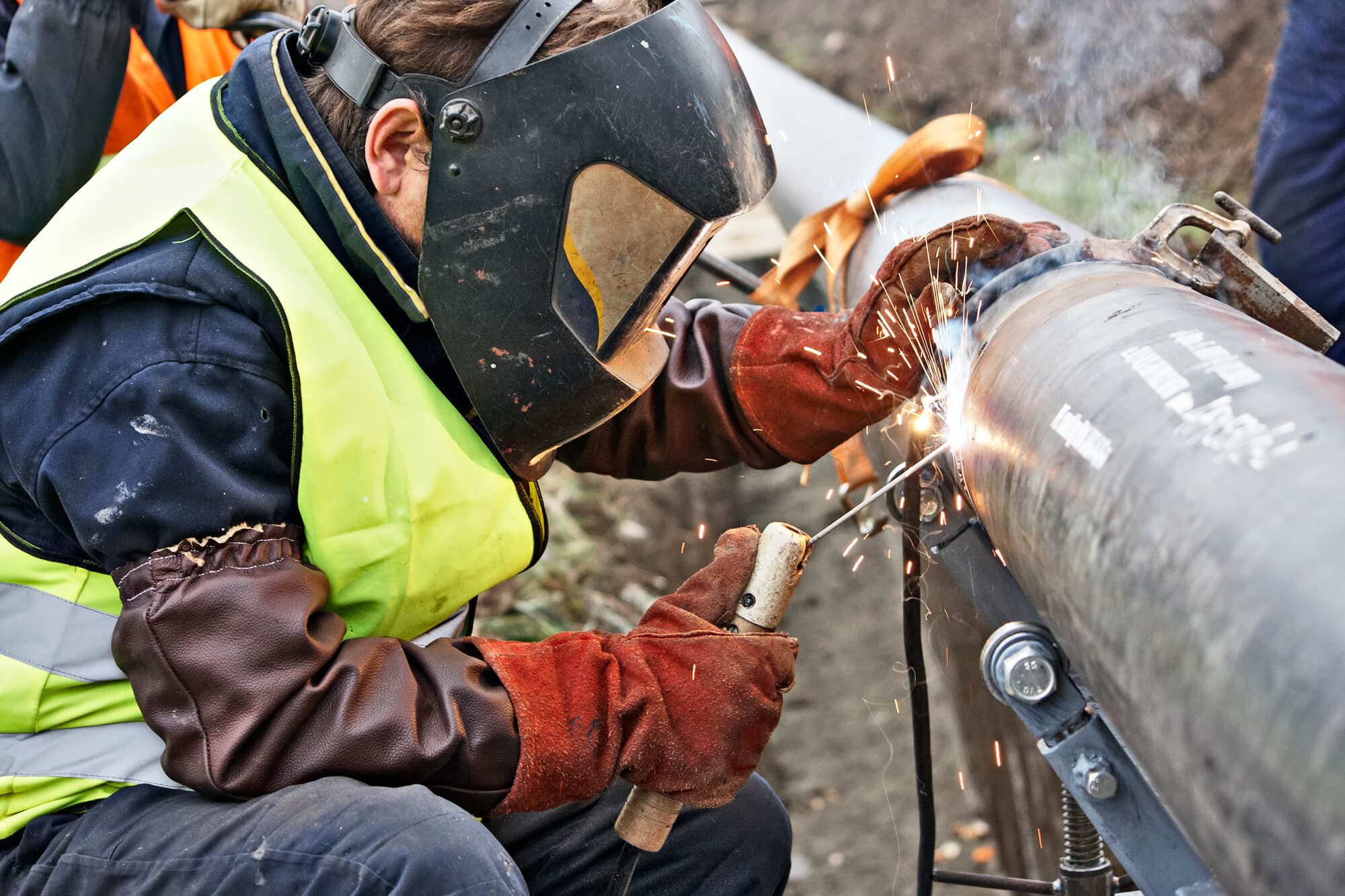 Best Welding Gloves: Keep Your Hands Safe From the Heat