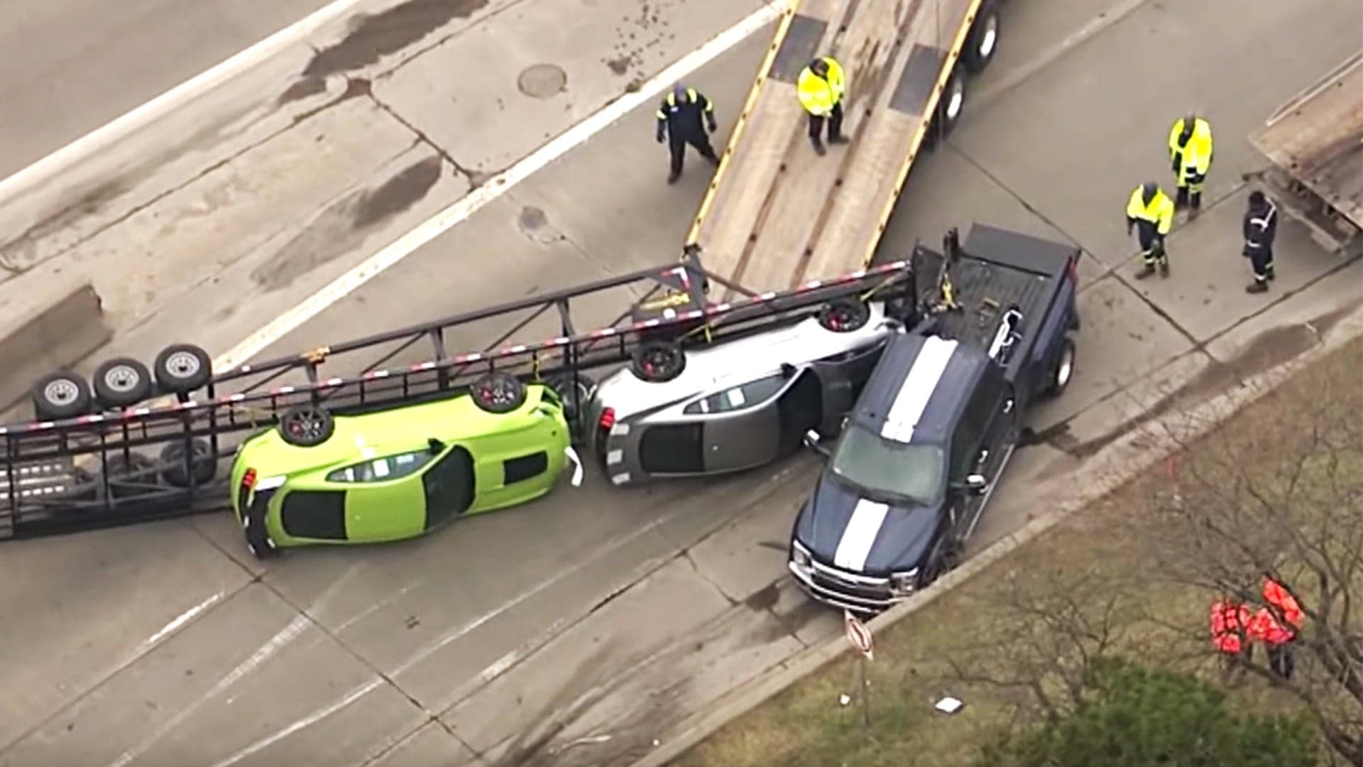 Car Carrier Hauling New 2020 Ford Mustang Shelby GT500s Flips in Detroit (UPDATE)