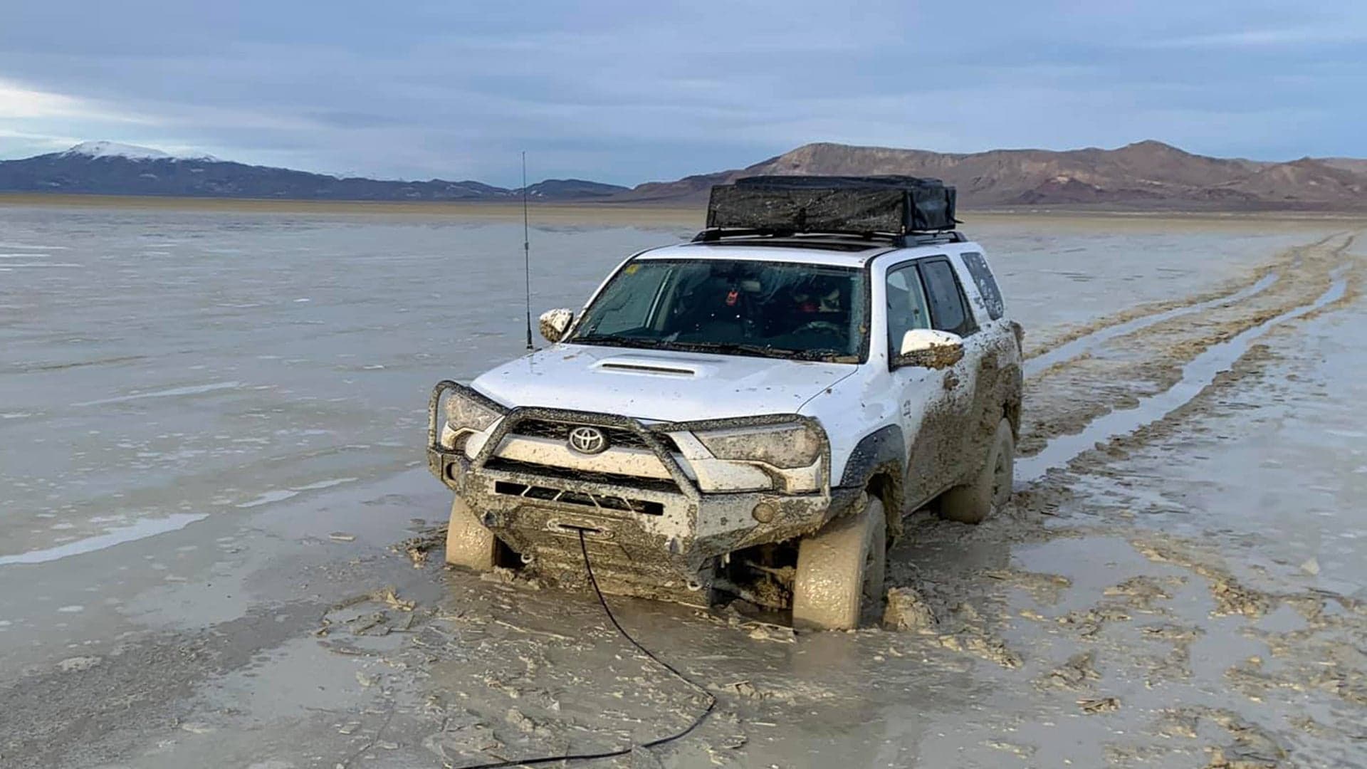 There’s an Incredible Effort to Save a Stuck Toyota 4Runner Unfolding on Facebook