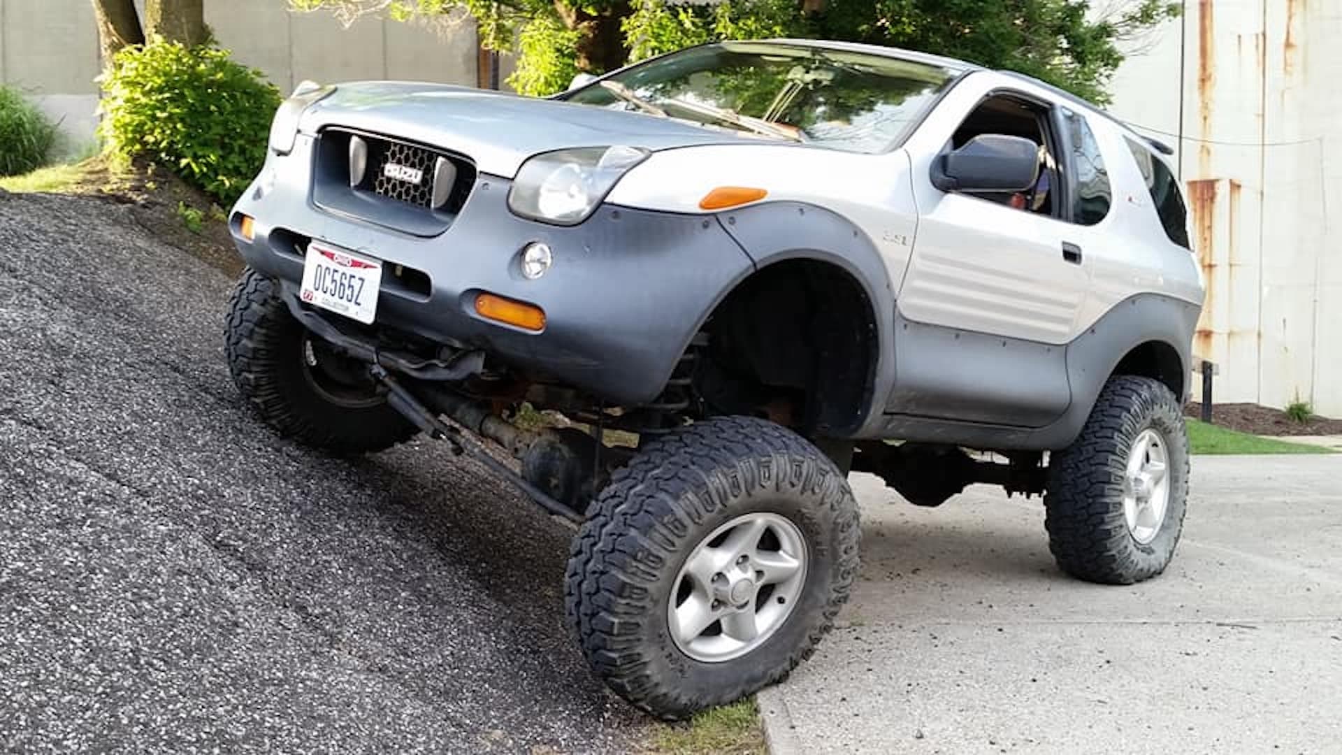 This Lifted 1999 Isuzu Vehicross Has What the Original Always Needed—A V8