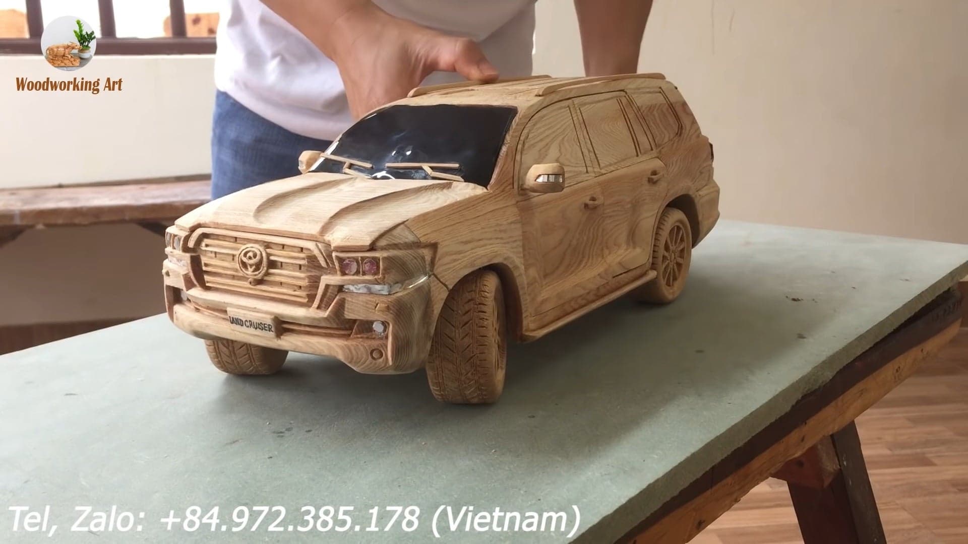 Watch This Wizard Carve an Exquisite Toyota Land Cruiser Out of Wood