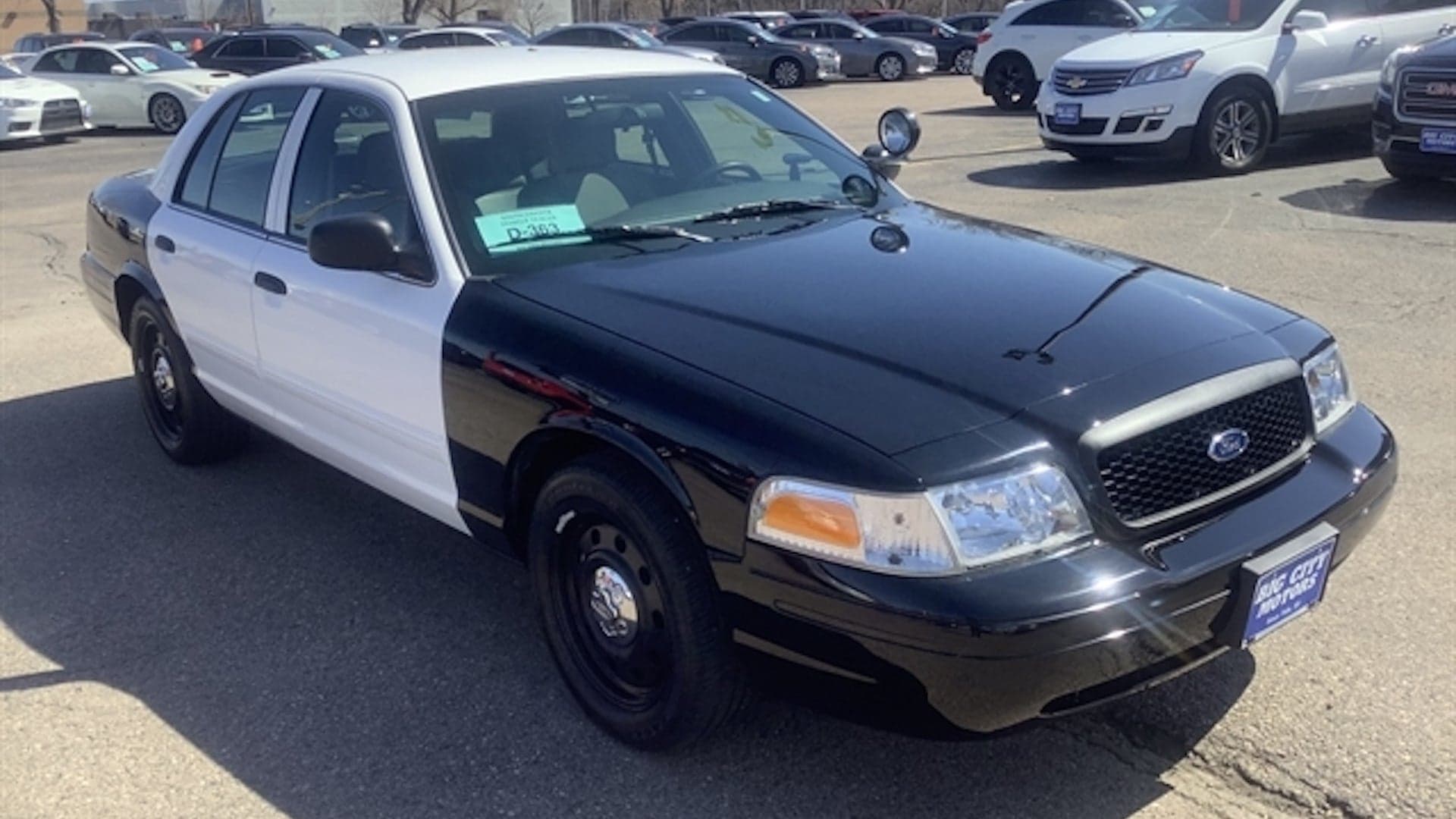 You’ll Never Get Another Chance to Buy a 3K-Mile Ford Crown Victoria Police Interceptor