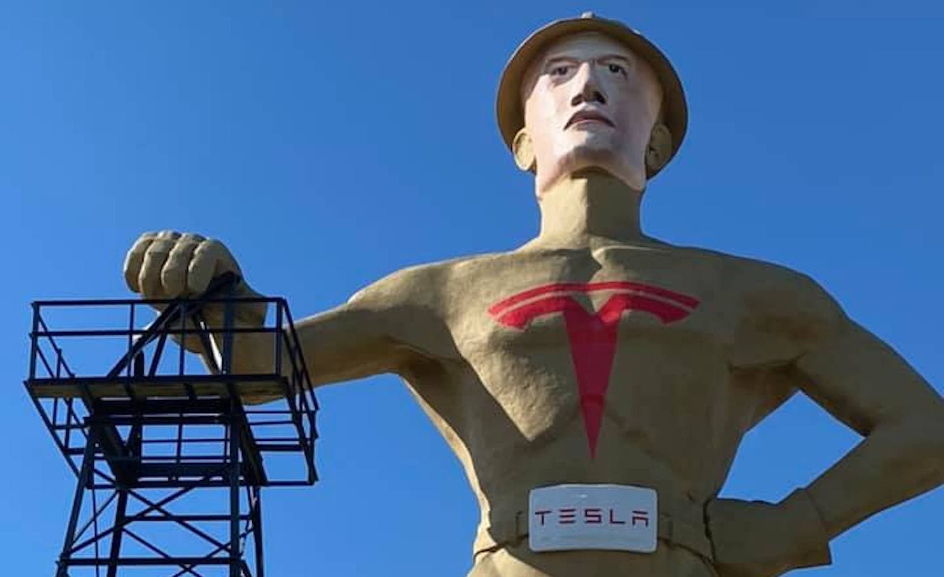 Tulsa Paints Elon Musk’s Face on Its Giant Golden Driller Statue in Hopes of Luring Next Tesla Plant