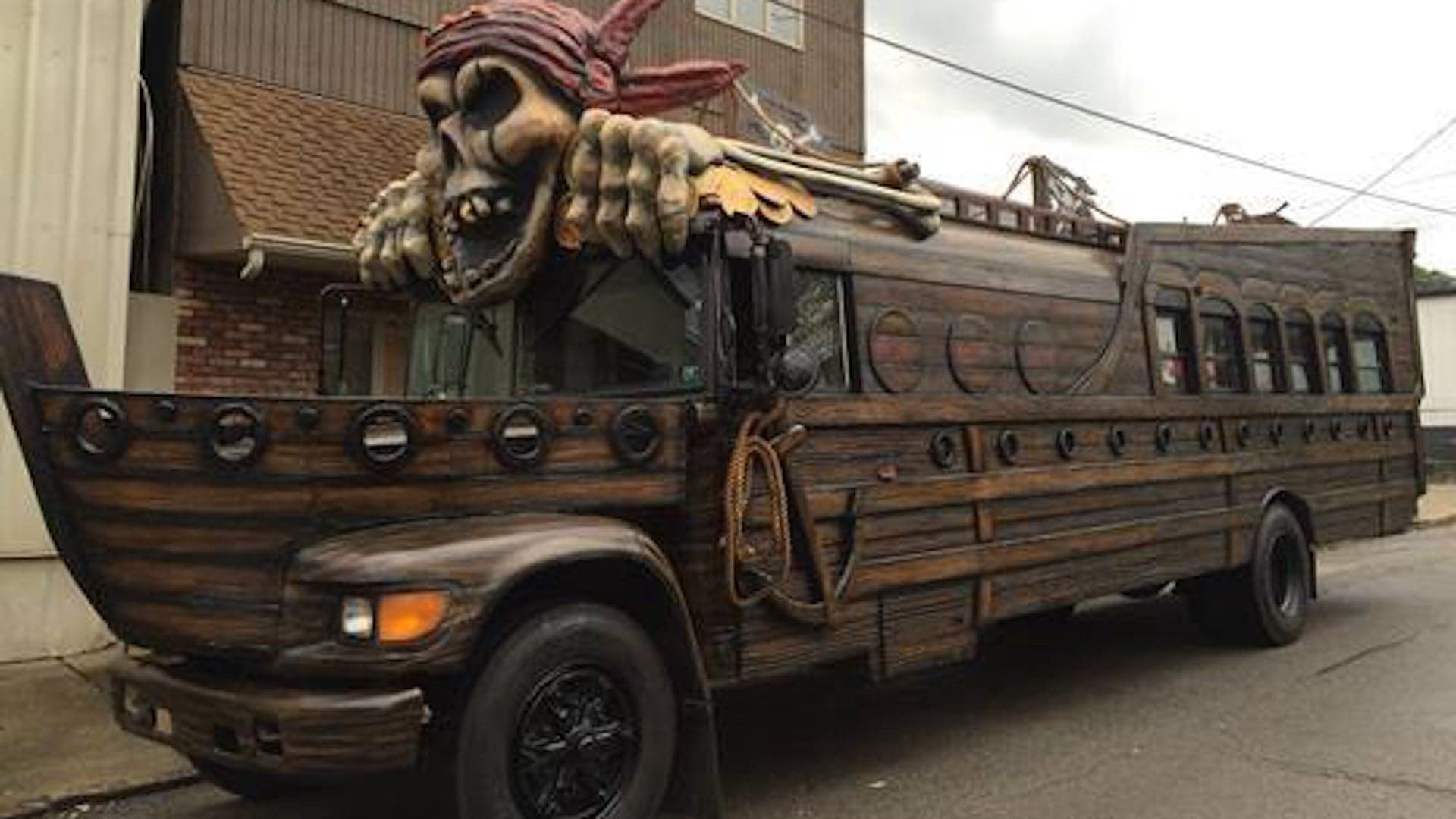 Someone Turned a School Bus Into This Surprisingly Excellent $50,000 Pirate Ship