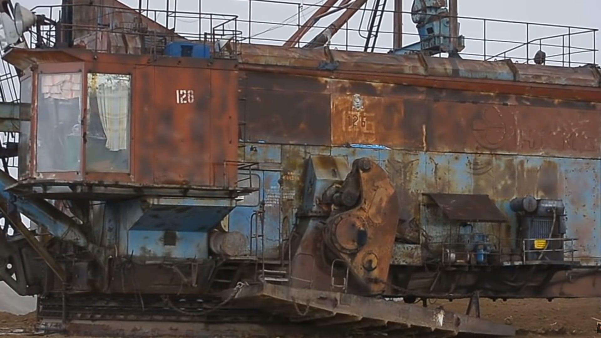 This Russian Walking Excavator Looks Like Something Straight Out of Star Wars