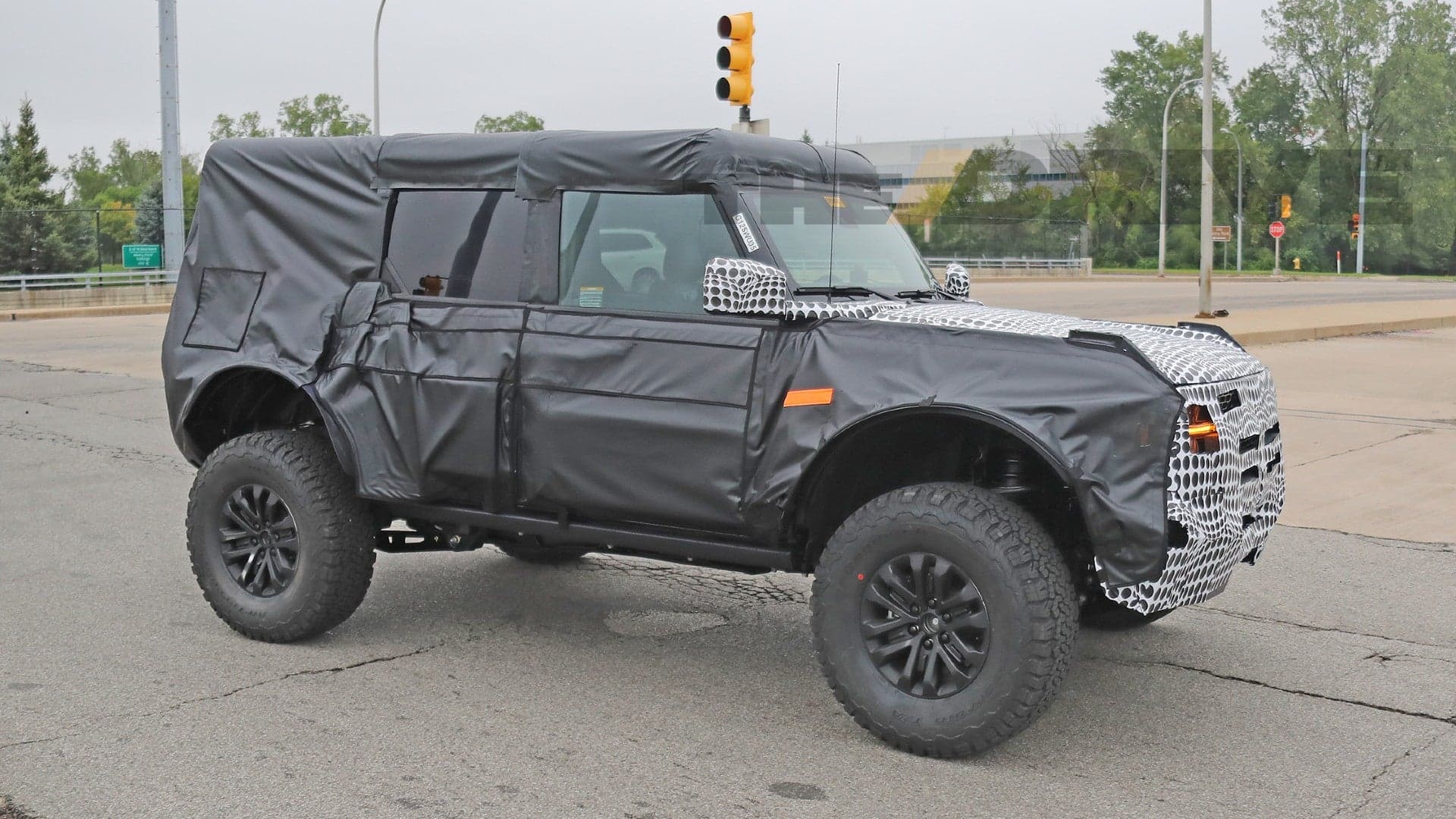 Here’s the Amped-Up Ford Bronco Raptor Out Testing In the Wild