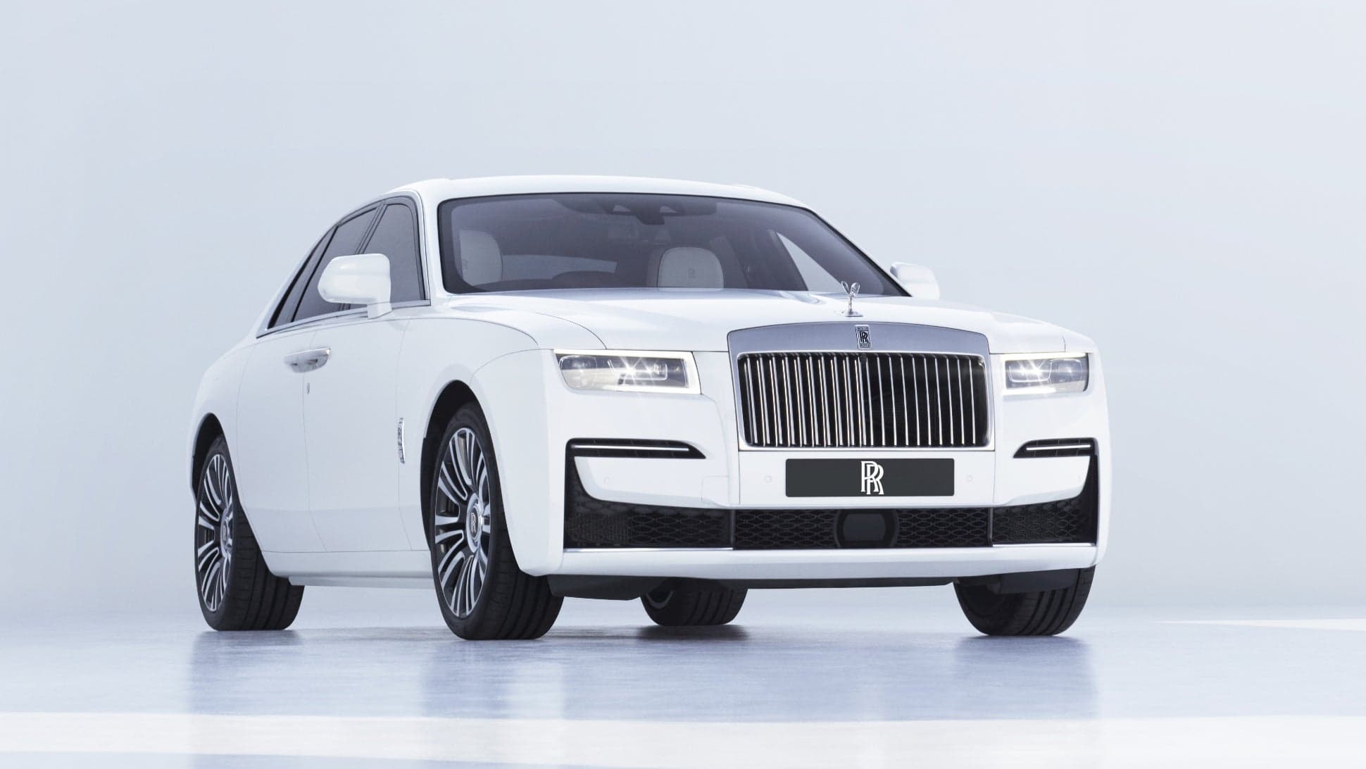 The 2021 Rolls-Royce Ghost Is a V12 Minimalist Luxury Dream That Isn’t Just for Being Chauffeured
