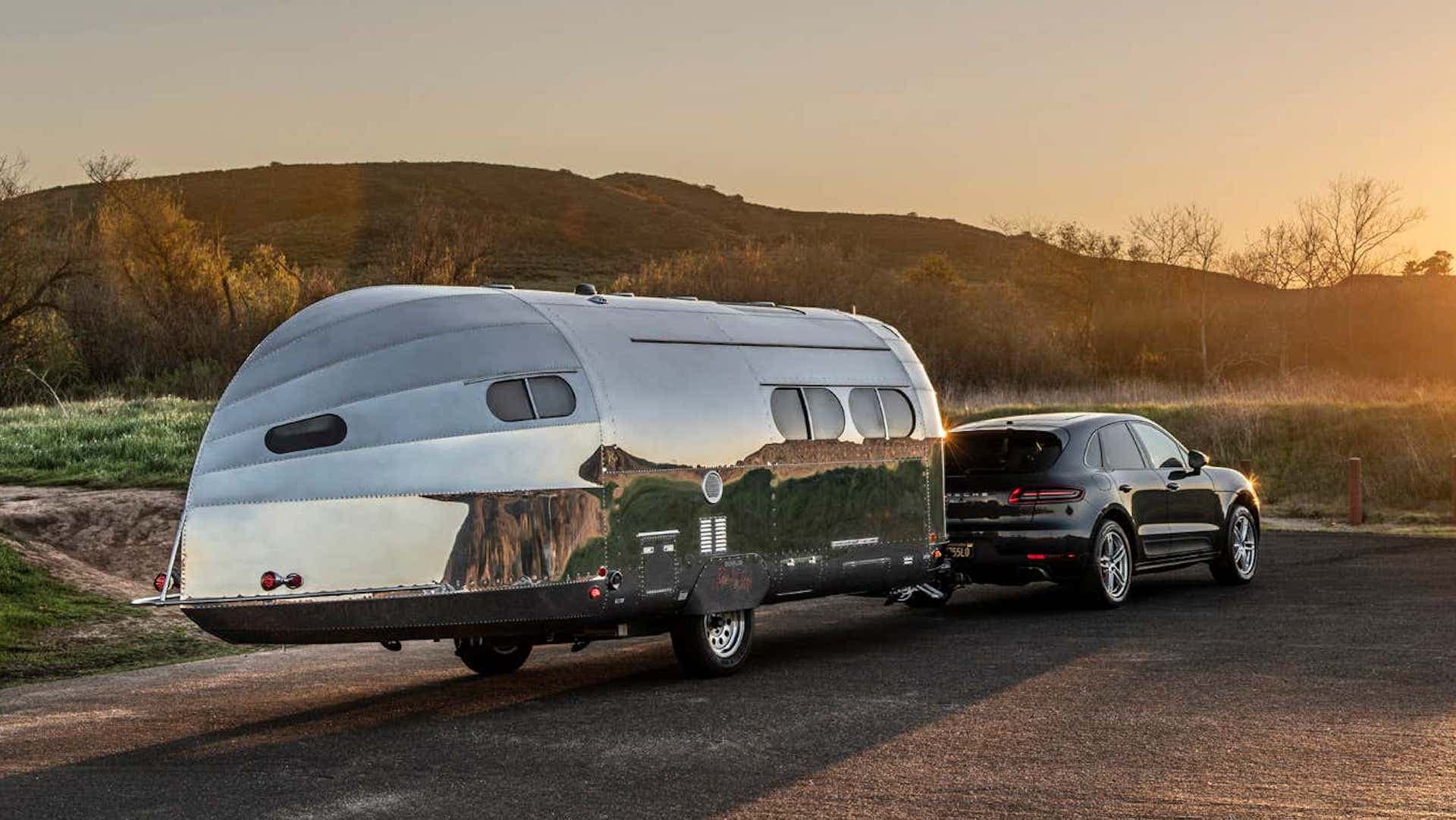 1934-Style Luxury RV Offers Electricity for up To Two Weeks on a Single Charge