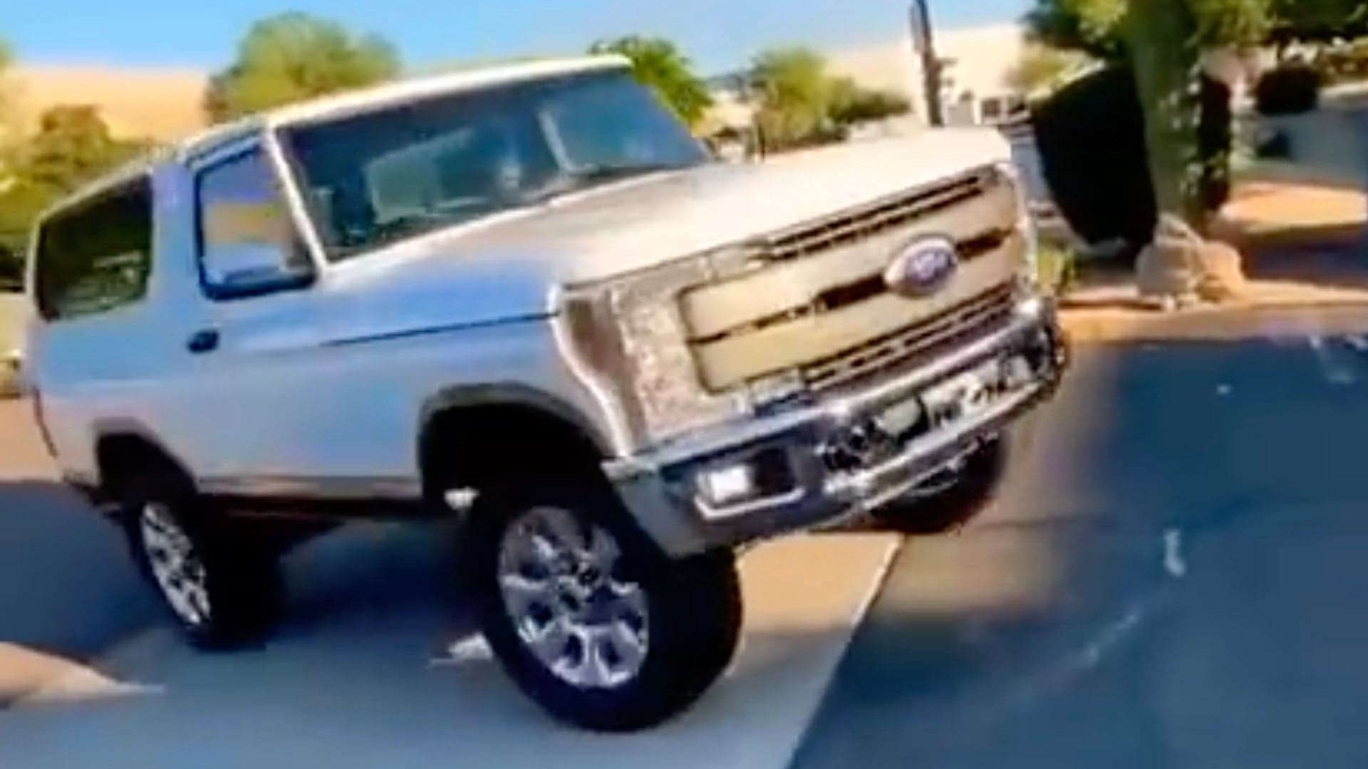 Whoever Built This 1979 Ford Bronco and Super Duty Mashup Should’ve Waited for the Real Thing