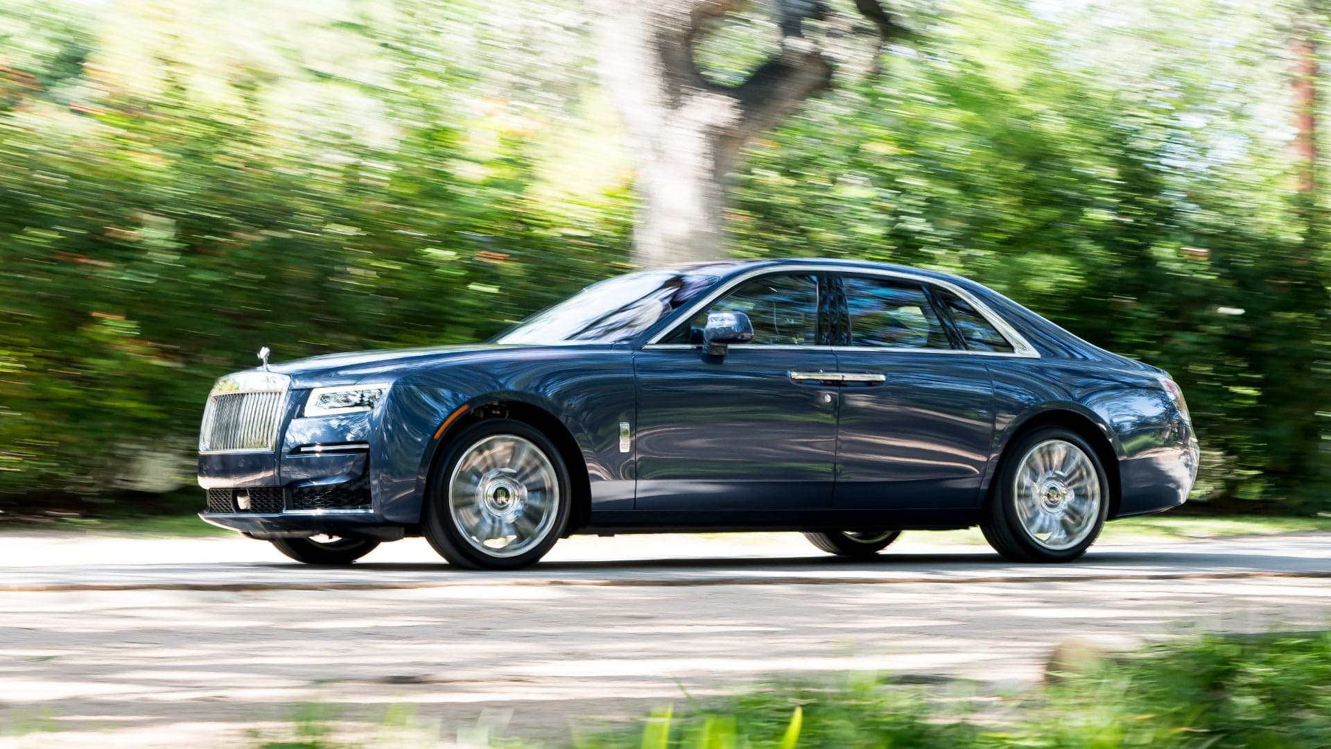 2021 Rolls-Royce Ghost: This Is the Car You Really Want When You Strike It Rich