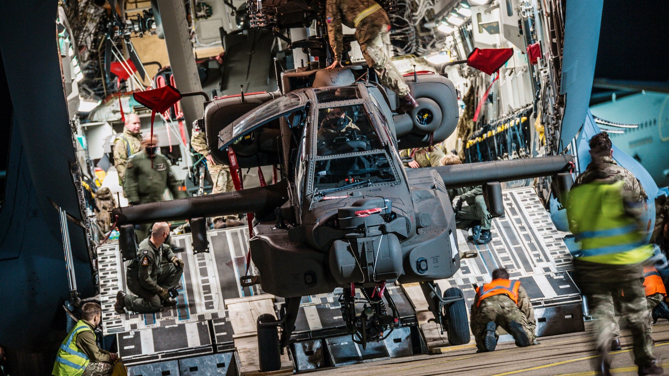 First AH-64E Apaches Arrive In UK, Will Serve As New Carriers’ Other Strike Capability