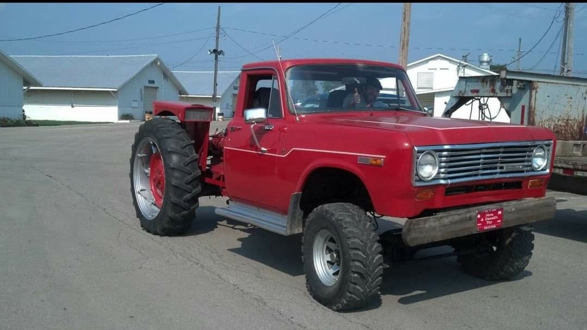 The 4WD International Harvester ‘Trucktor’ Is Real, And Yes, You Can Buy It