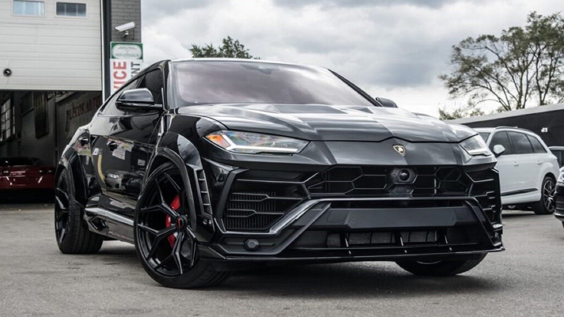 Thieves on the Run After Removing Tracking Device From Rental 2019 Lamborghini Urus