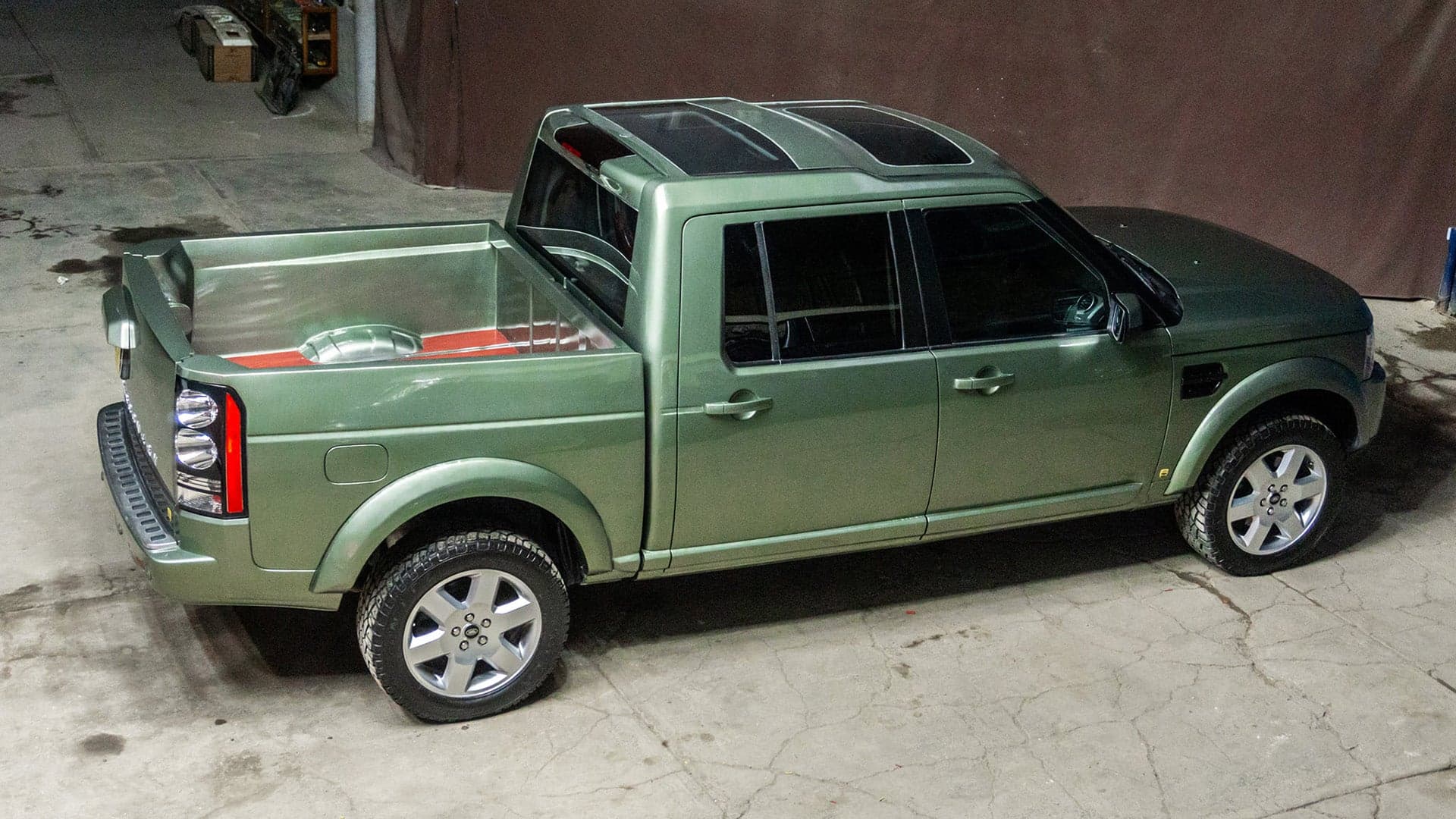 A Land Rover Discovery Pickup Is the Midsize Truck We Really Need
