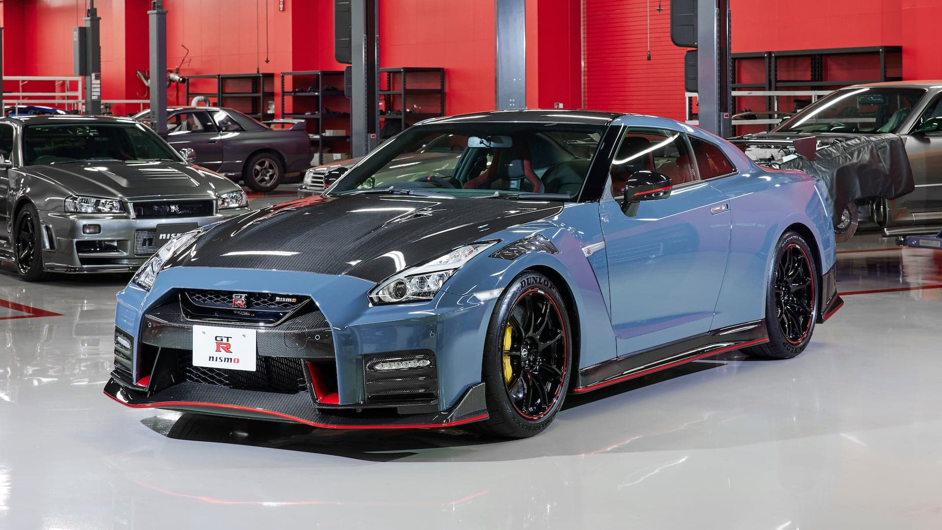 Nissan GT-R Nismo Special Edition: A Carbon Hood and Nissan’s New Logo Sum Up Godzilla’s Latest Goodies