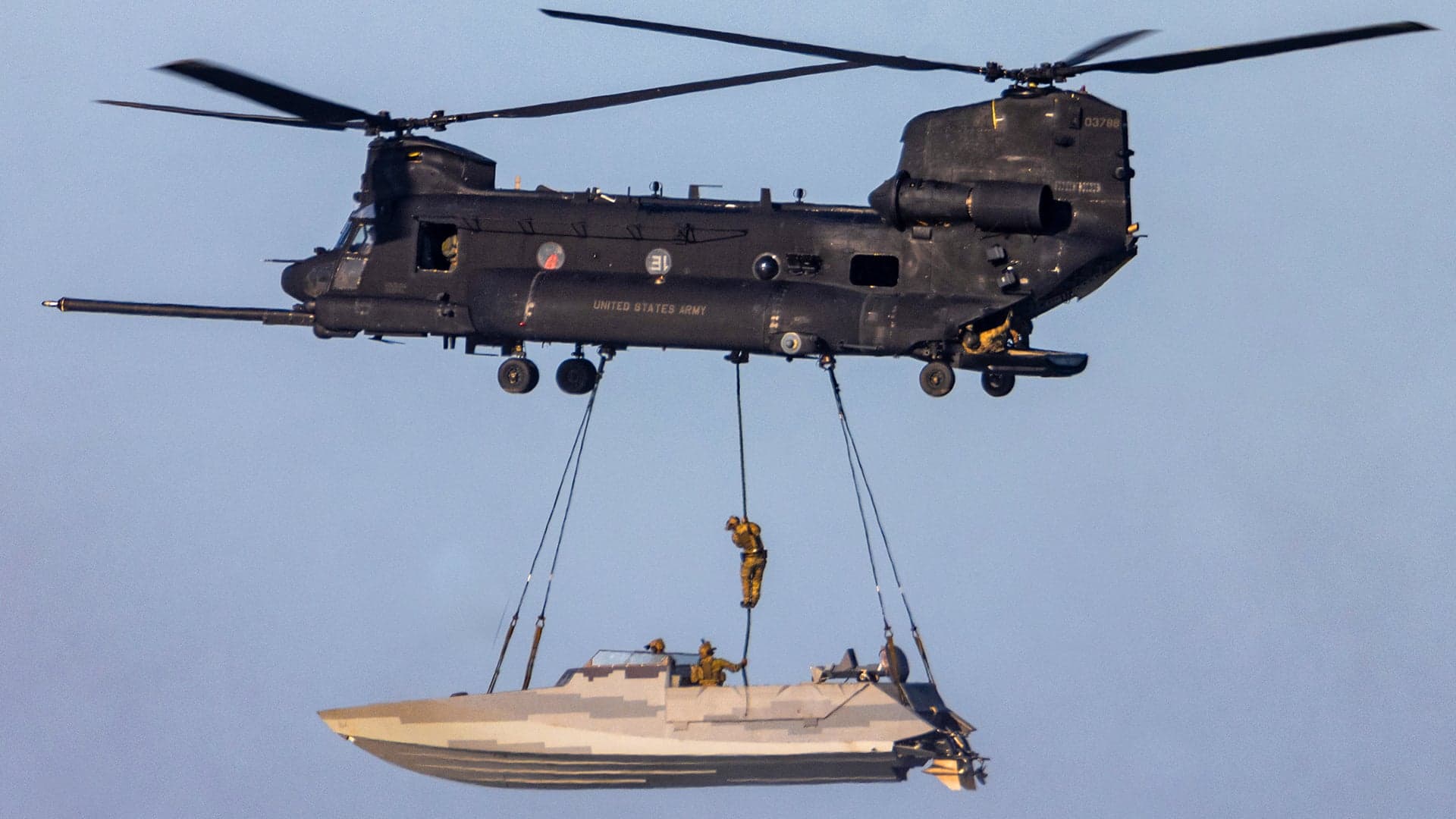 Navy SEALs And Army Night Stalkers Captured In Amazing Photos During Virginia Exercise