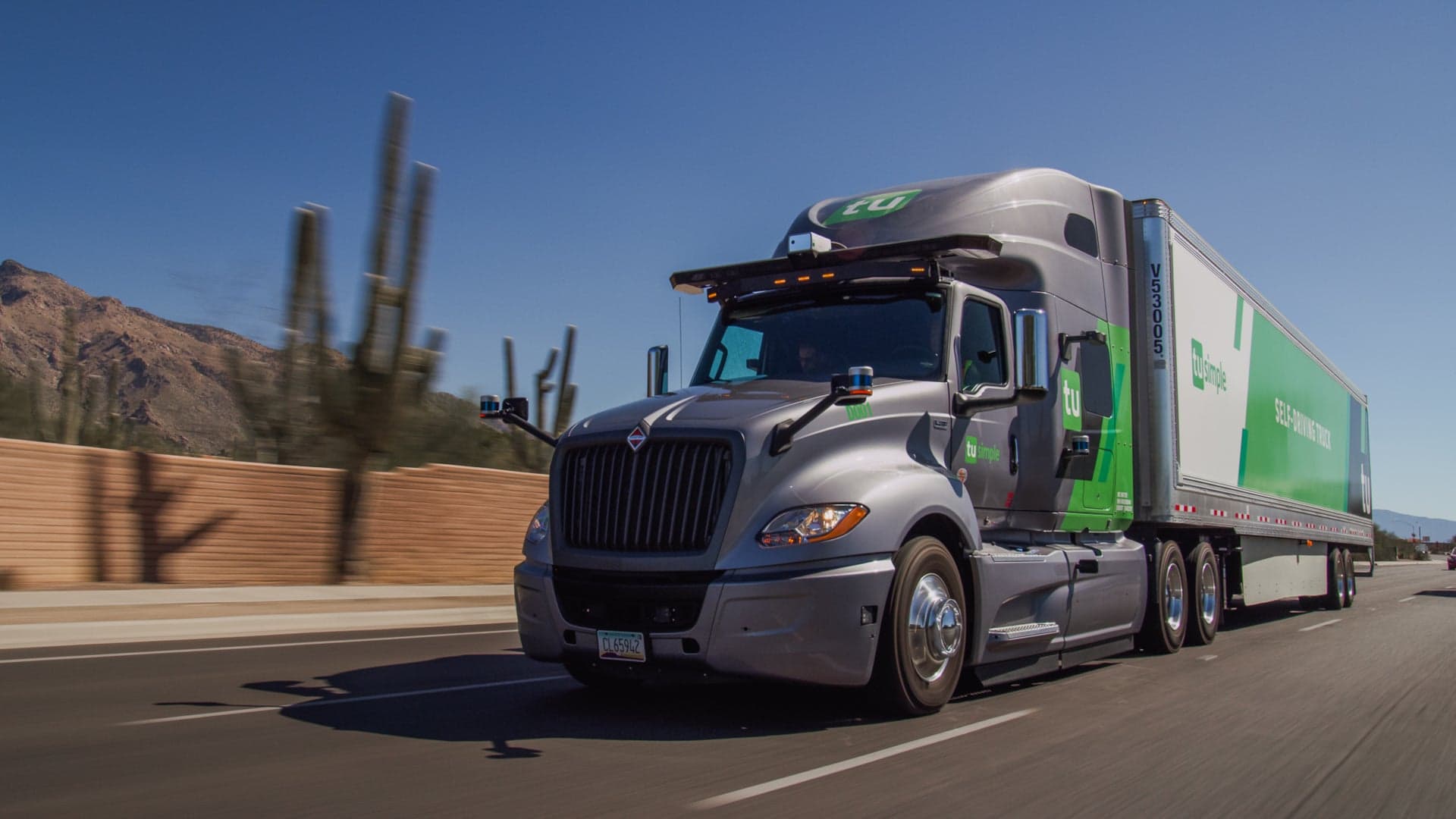Self-Driving Semi-Truck Completes 950-Mile Delivery 10 Hours Faster Than a Human Trucker Could