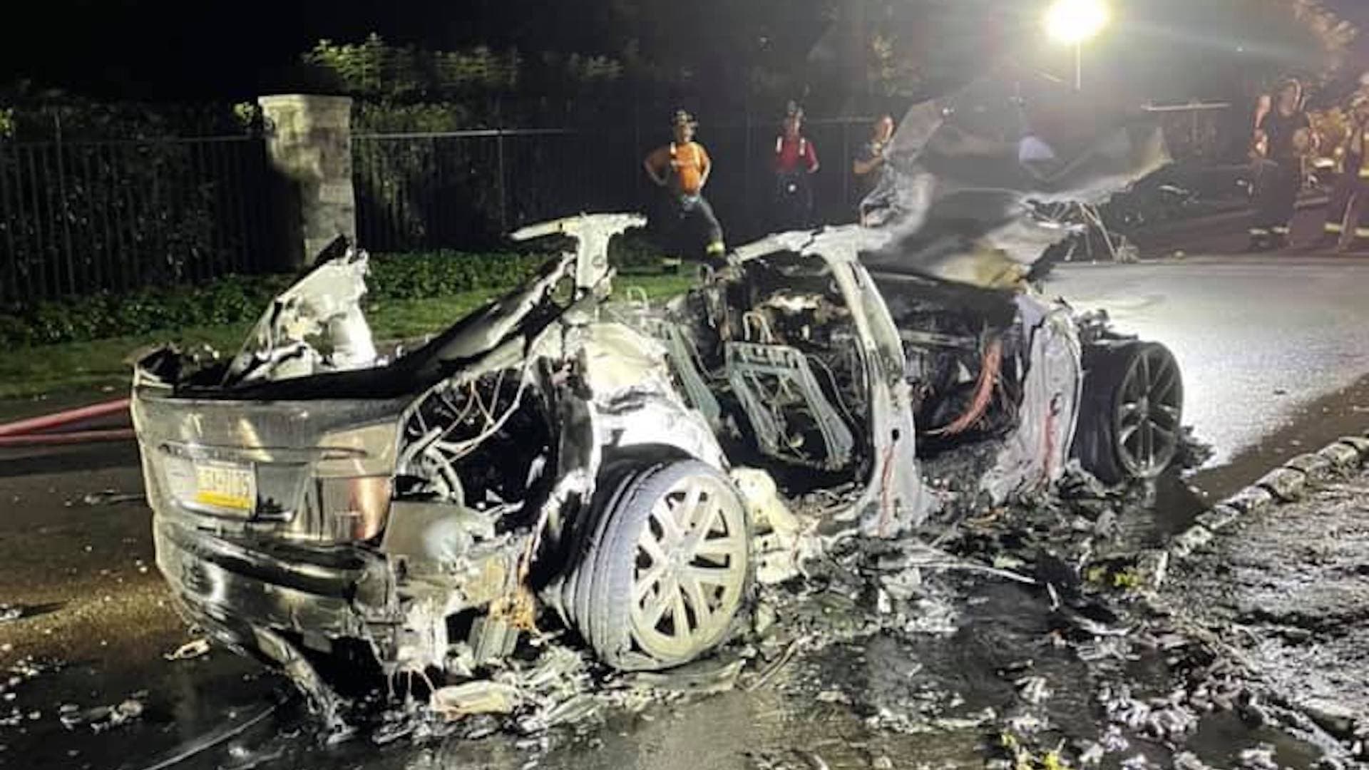 New Tesla Model S Plaid Catches Fire Under Strange Circumstances