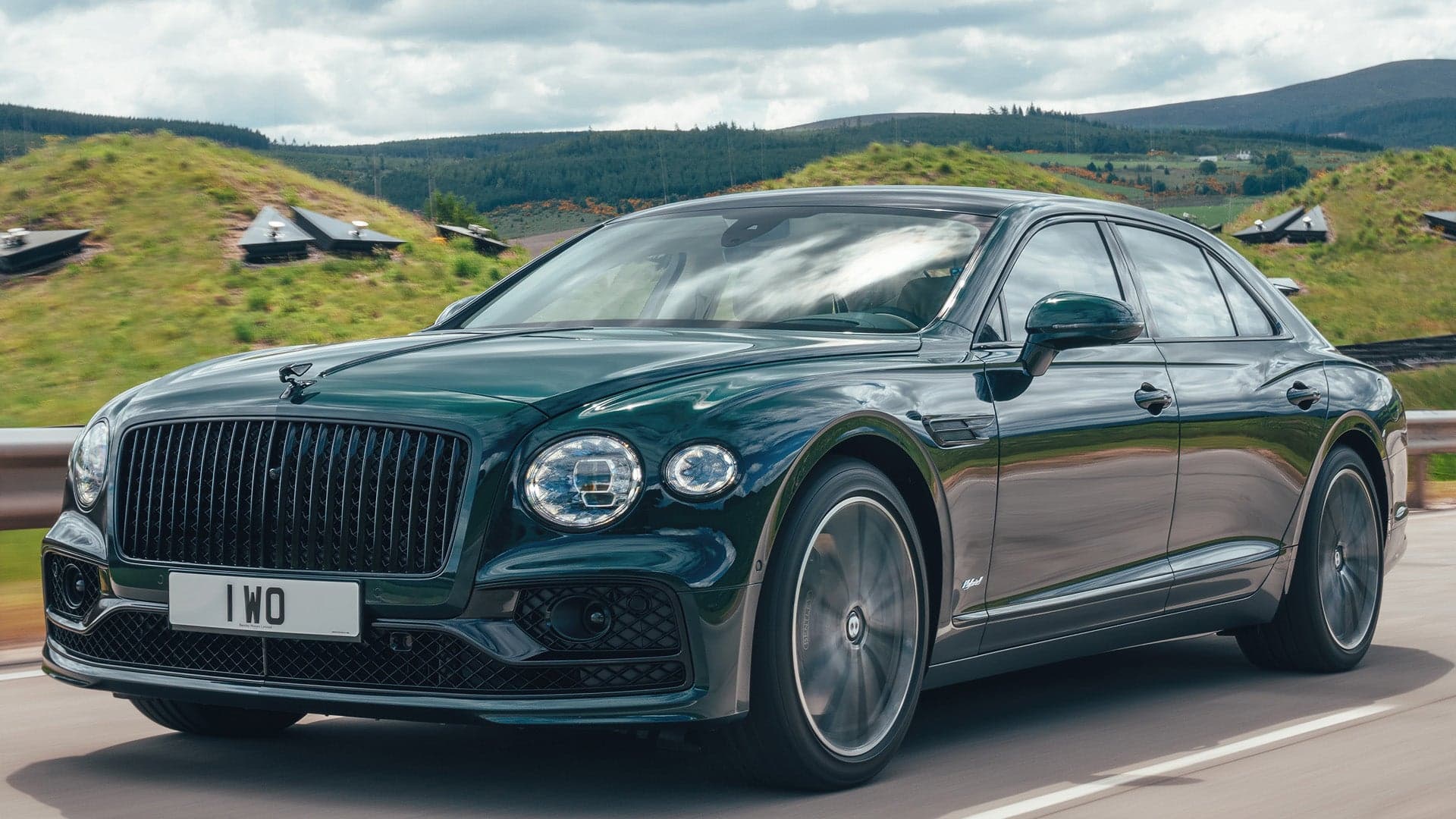 2022 Bentley Flying Spur Hybrid: 536 HP Combined From an Electrified V6