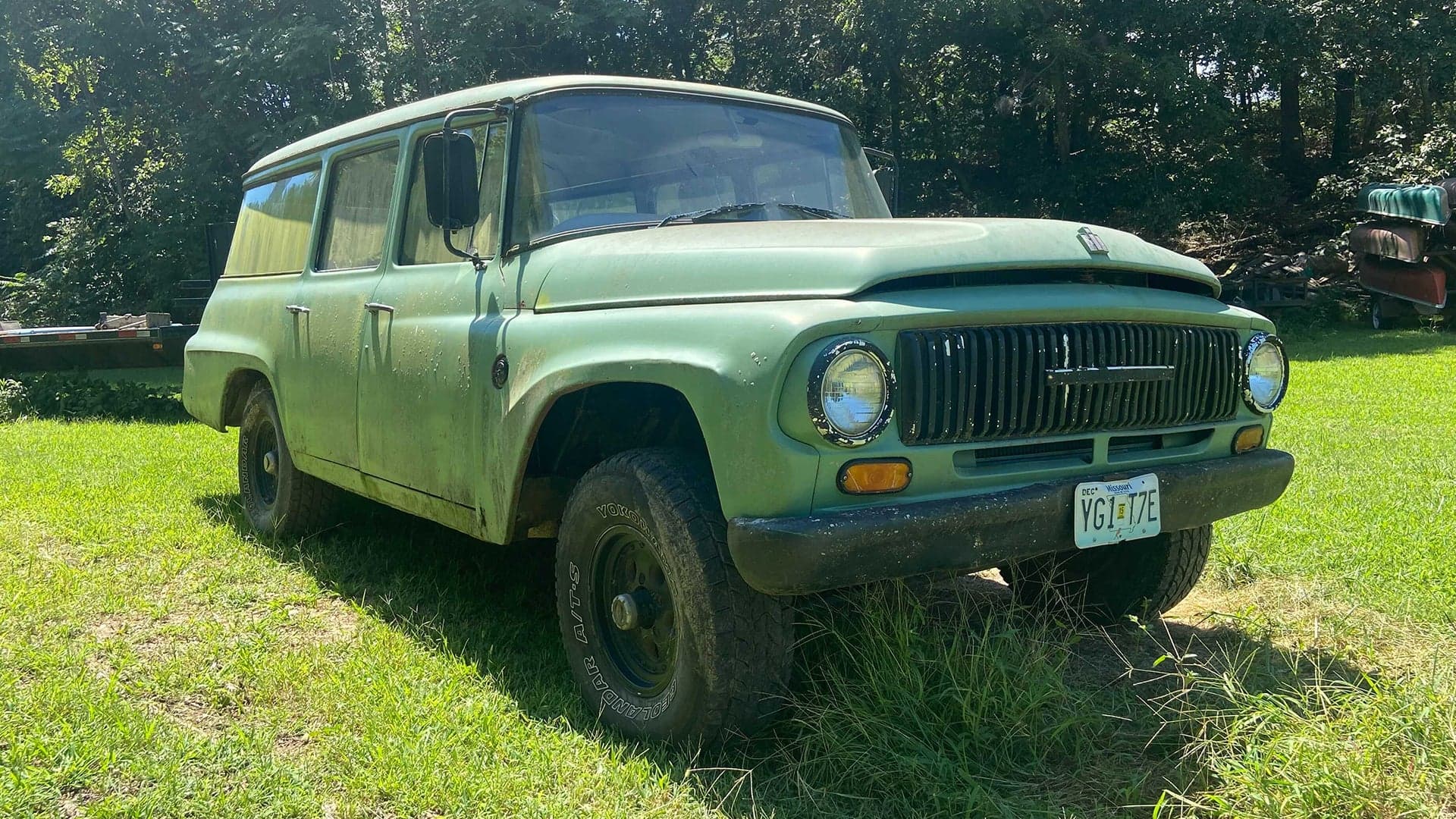 I Bought a 1965 IH Travelall Sight Unseen for $1,500. It Has a Zombie Mural on the Back