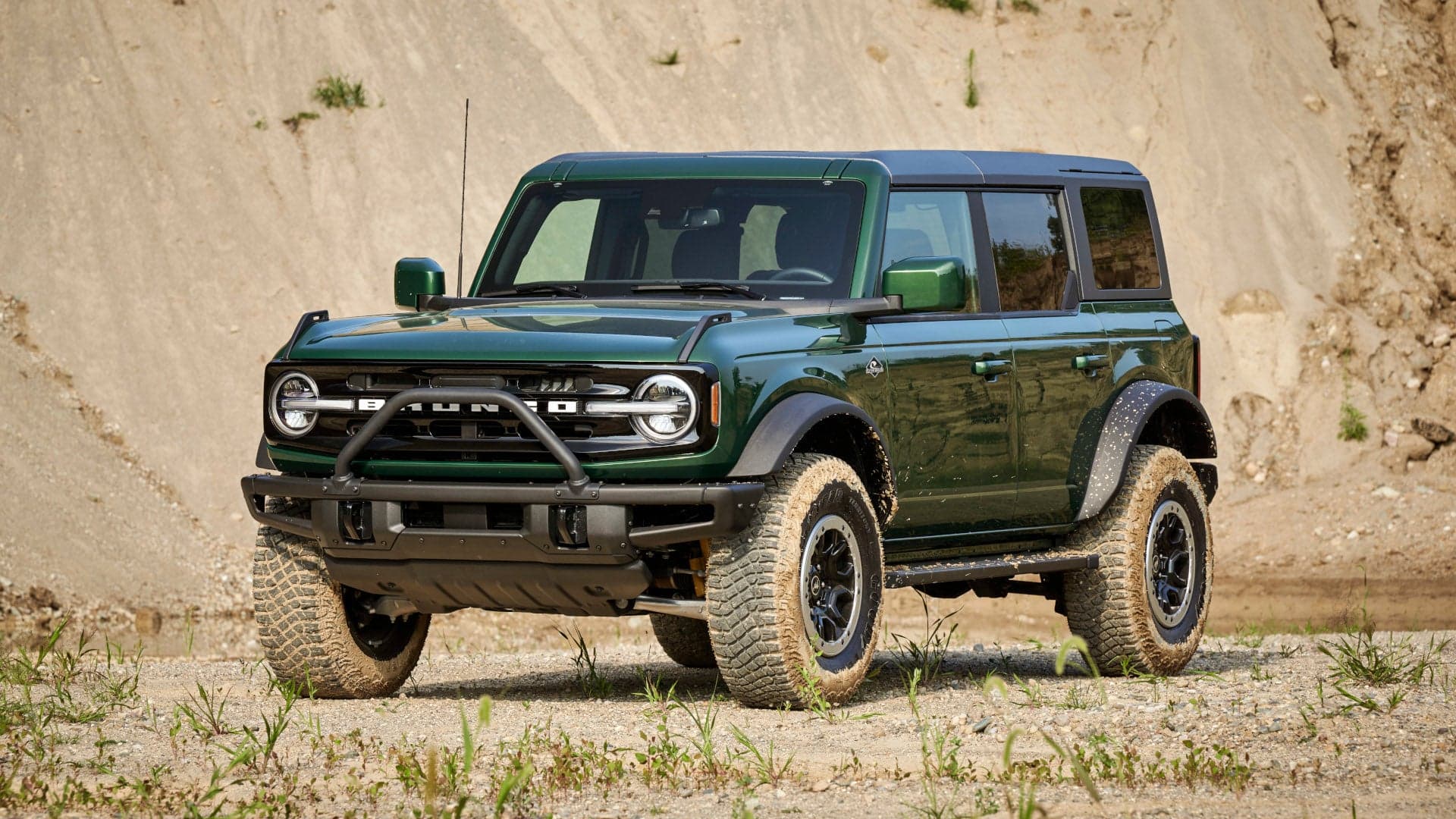 Ford Advises Dealers to Give Bronco Buyers Booze to Make Up for Delays