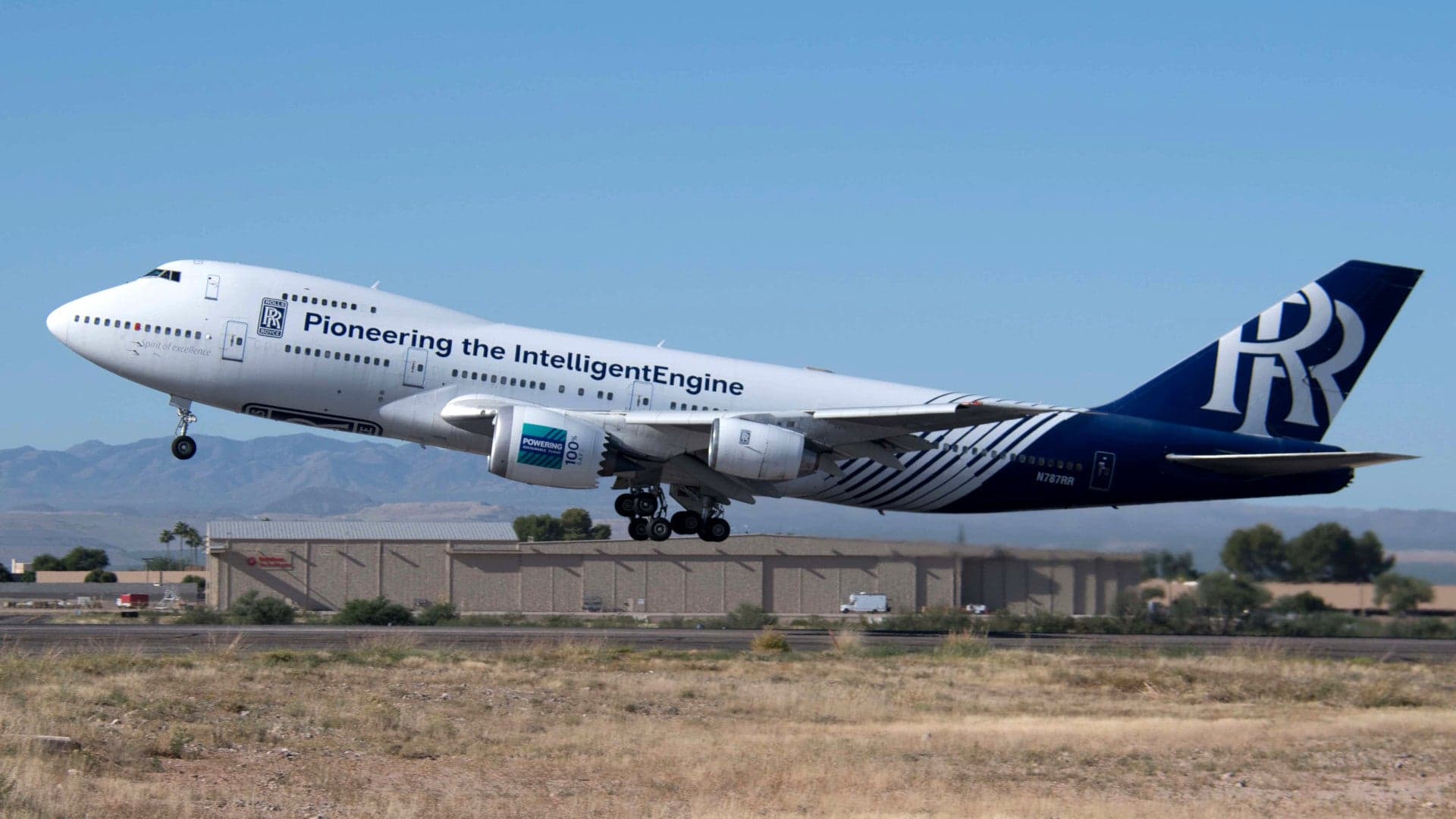 Rolls-Royce, Boeing Fly 747 With an Engine Using 100% Sustainable Fuel