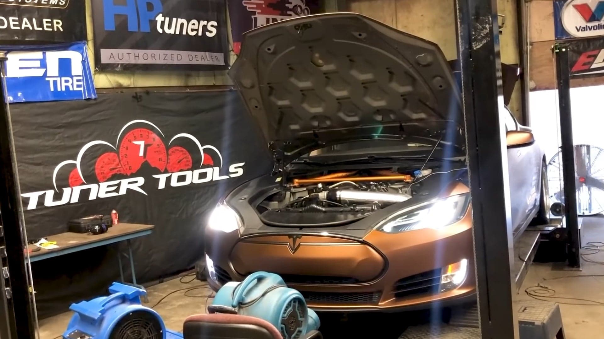 V8-Swapped Tesla Model S Makes 444 HP on a Dyno, Weighs 1,400 Pounds Less