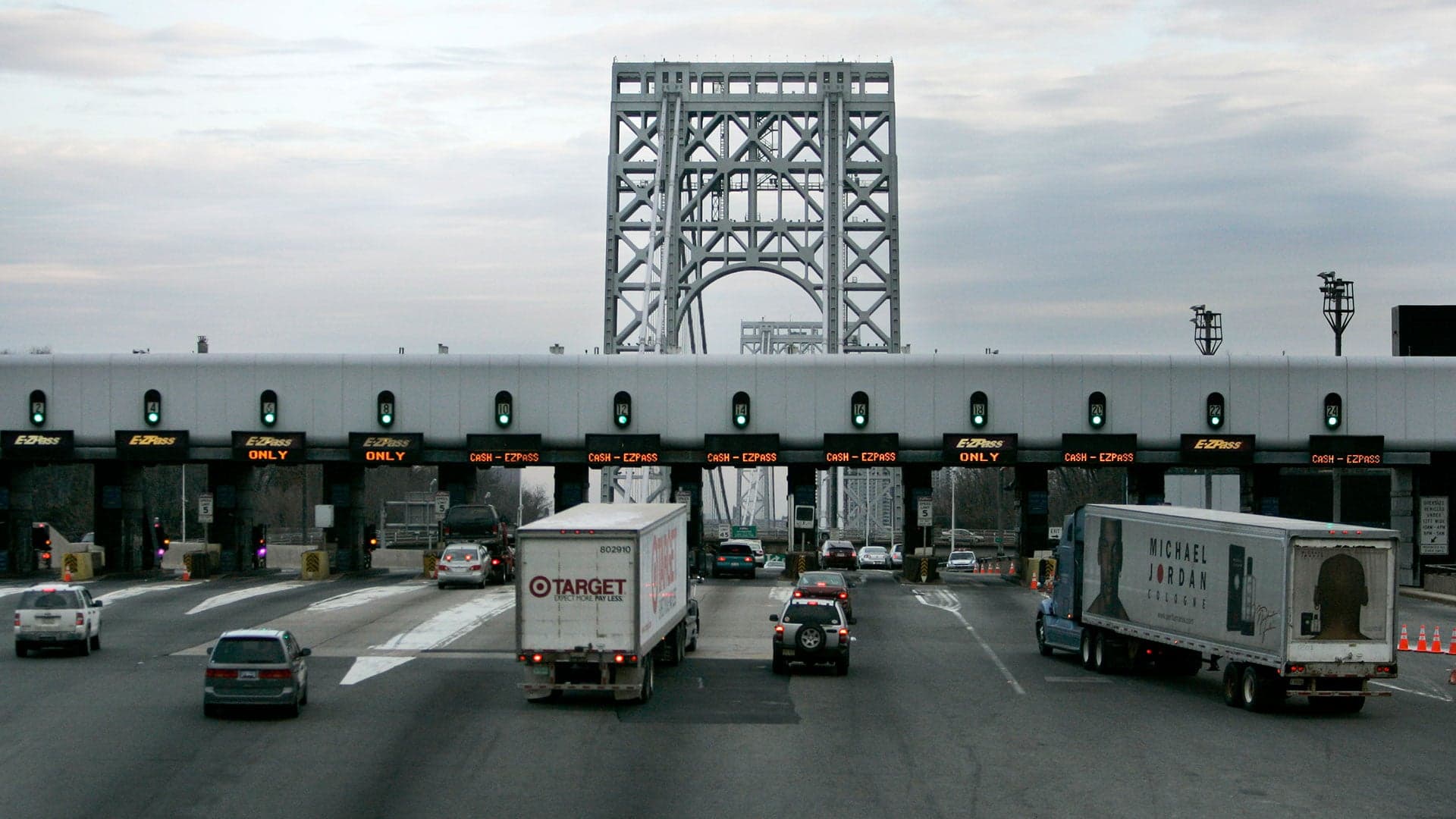 Trucker Uses Fishing Line to Avoid George Washington Bridge Toll