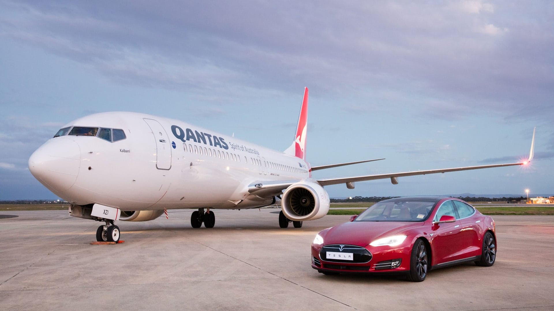 Tesla Drag-Races Boeing 737, and Guess Who Wins