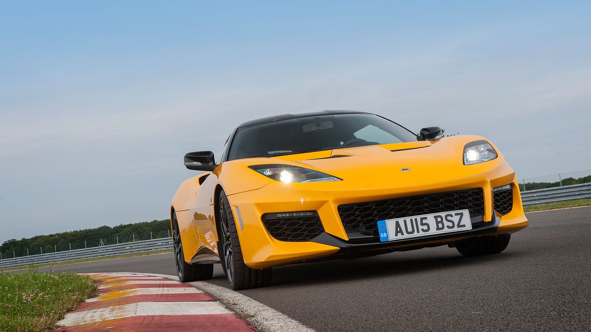 The Evora 400 Sounds Like the Carbureted Lotus Roadsters We Love