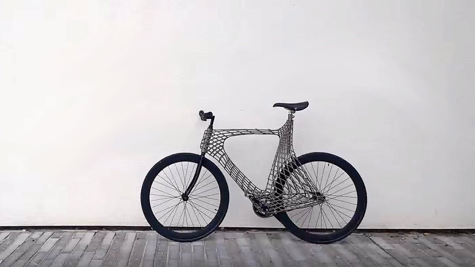 Wild 3D Printed Arc Bicycle Forecasts the Future