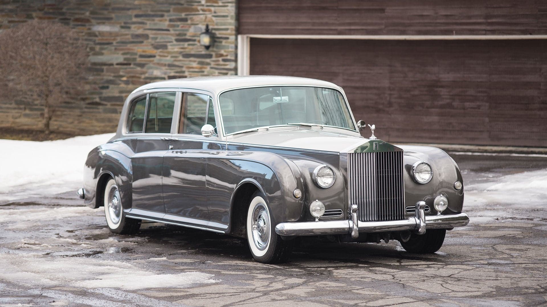 10 Ultra-Luxe Vintage Limos for the Ultimate Entrance