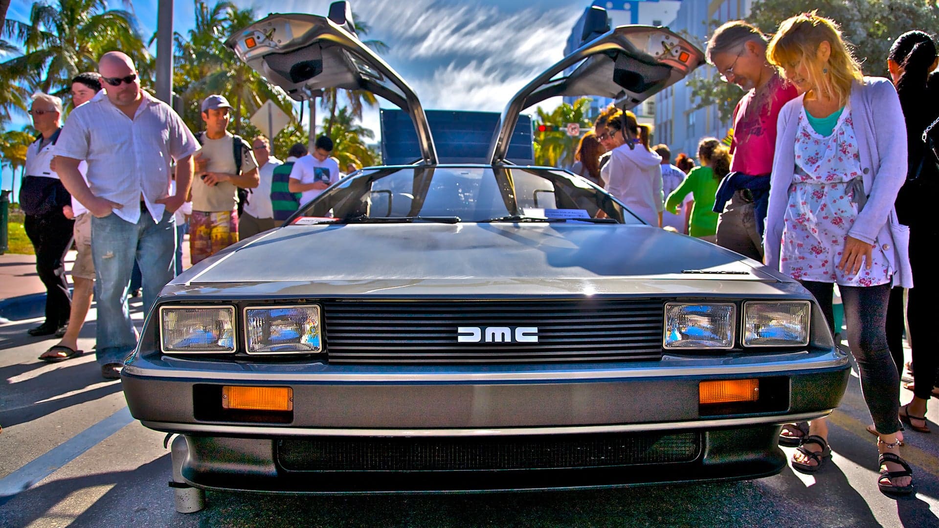 It’s Time to Apply For That New 2017 DeLorean DMC-12