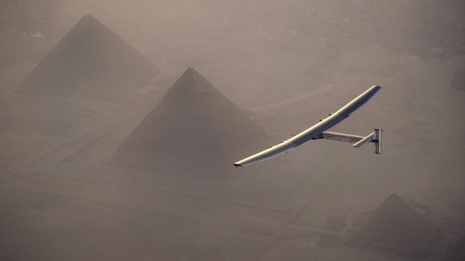 Watch a Solar-Powered Plane Fly 13,000 Miles in 60 Seconds
