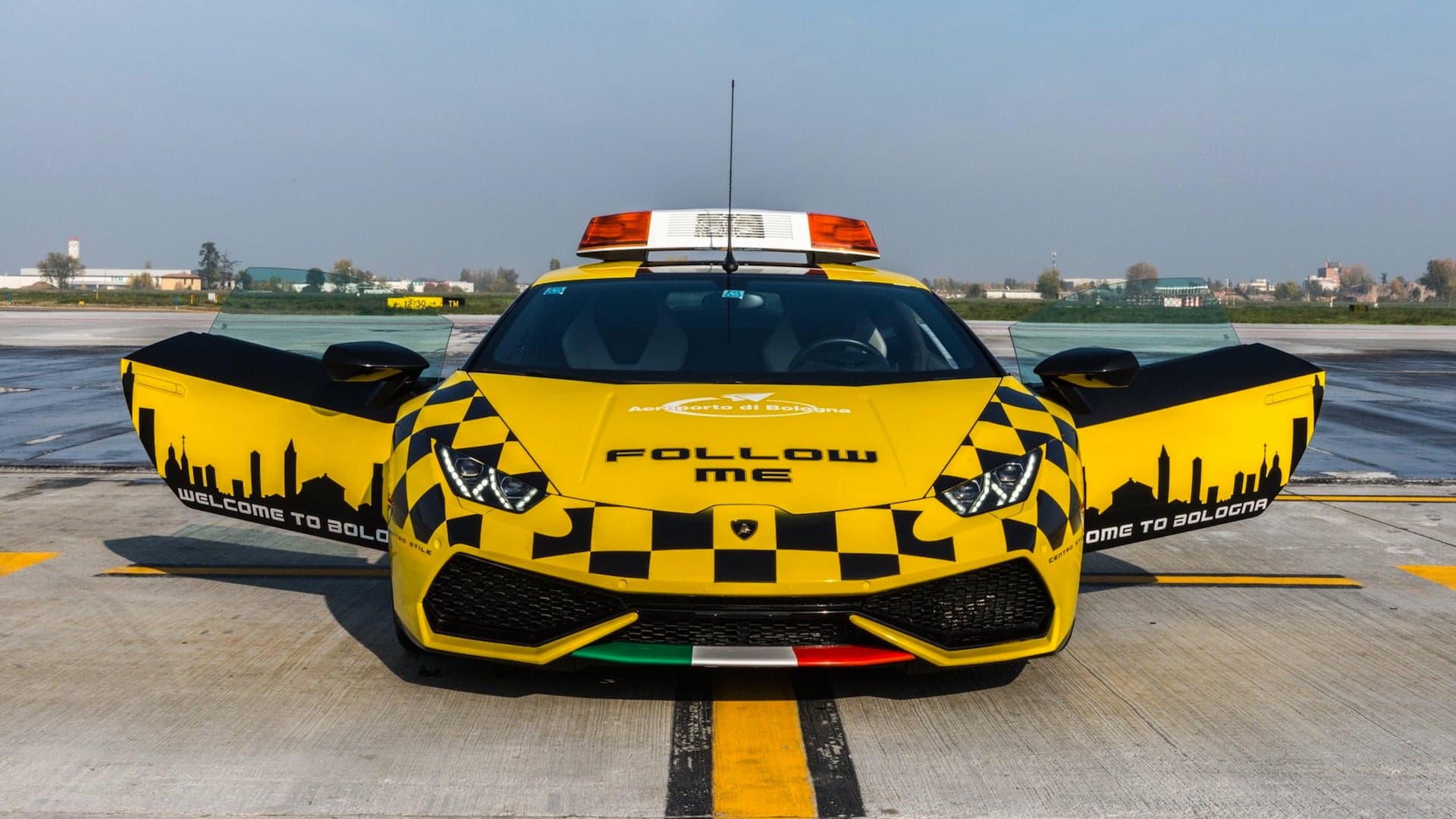 This Customized Lamborghini Huracan Is Leading Jumbo Jets Around the Bologna Airport