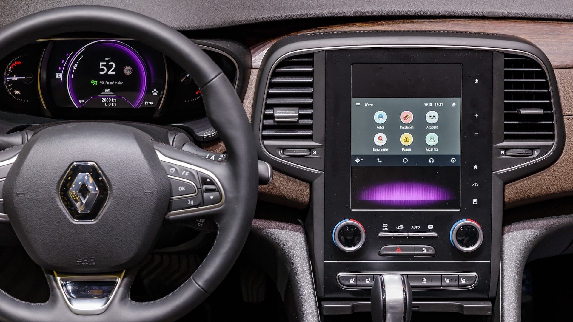 Is Renault Looking to Build Waze Directly Into Cars?