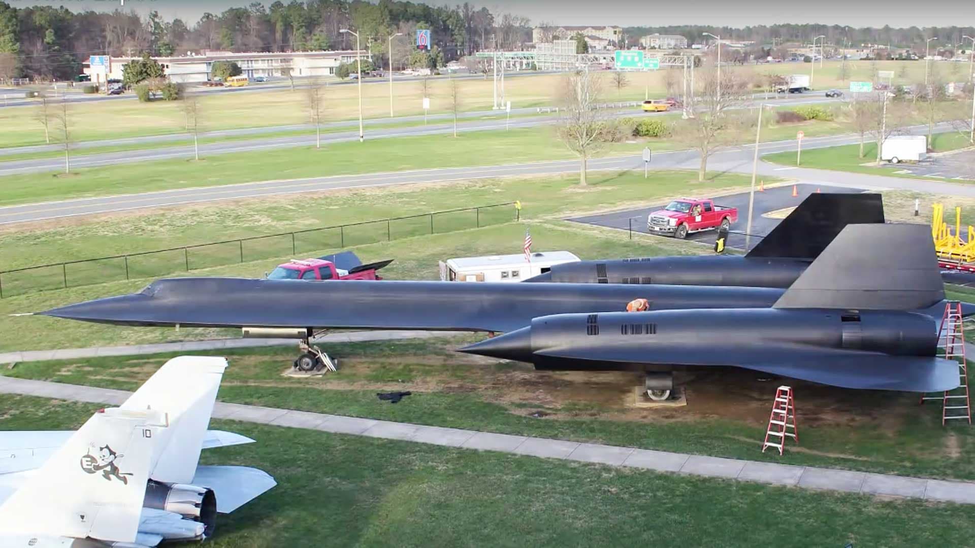 Watch an SR-71 Blackbird Teardown, Transport, and Rebuild in 5 Minutes