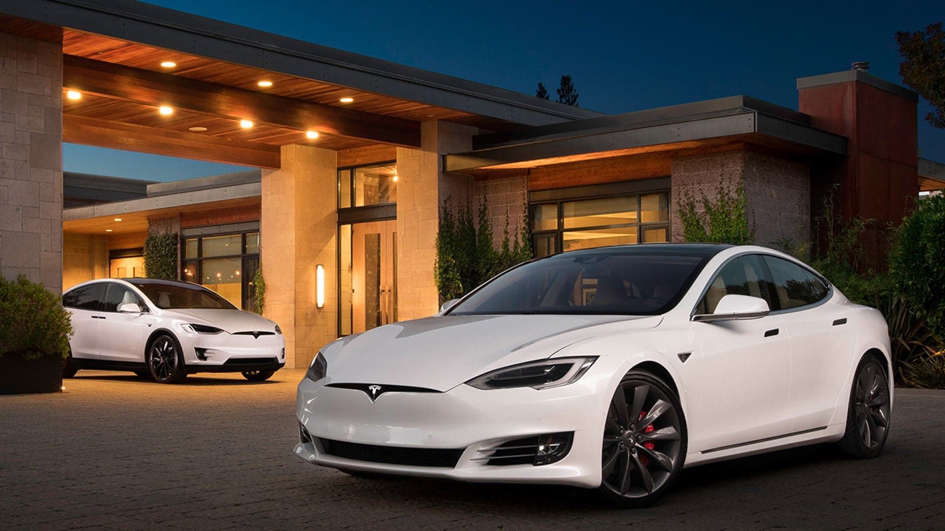 Tesla Rolls Out Autopilot Software Update
