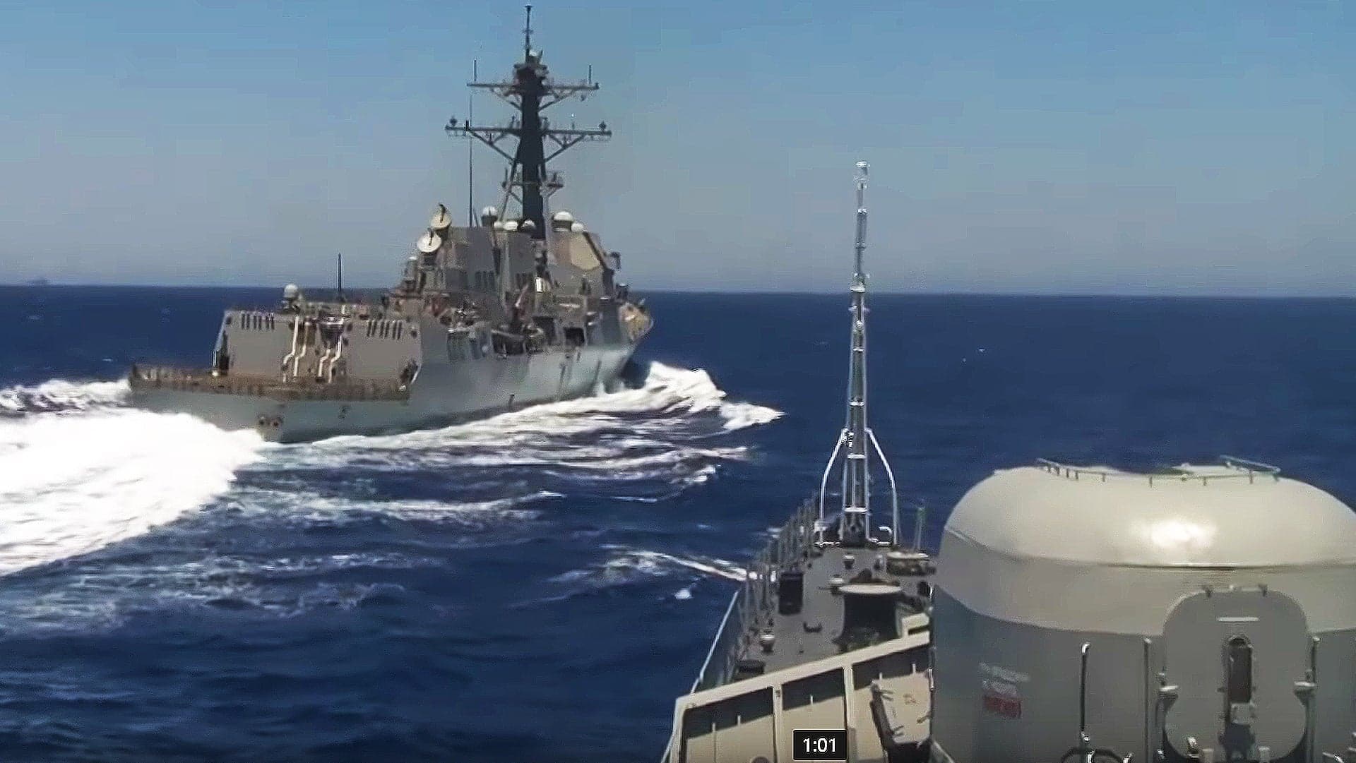 US and Russian Navy Warships Have A Close Encounter In The Eastern Mediterranean Sea