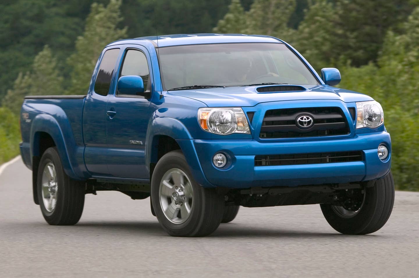 message-editor%2F1554047327952-2005-toyota-tacoma-front-side-view.jpg