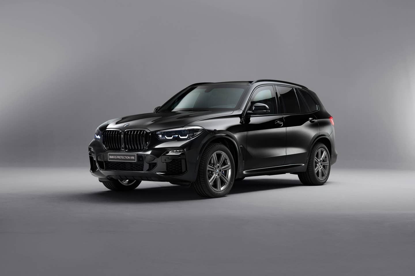 message-editor%2F1566922812438-p90363285_highres_the-new-bmw-x5-prote.jpg