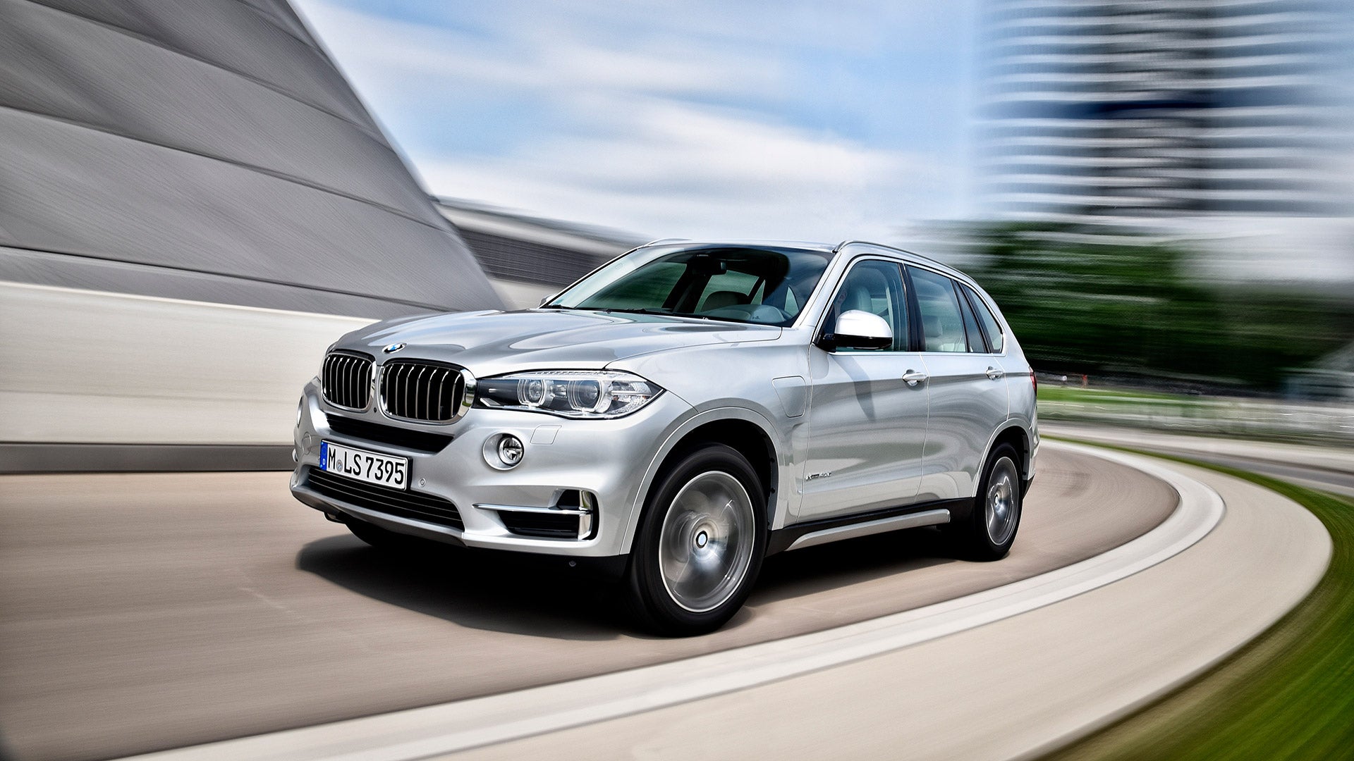message-editor%2F1572649980197-p90187948_highres_the-new-bmw-x5-with-.jpg