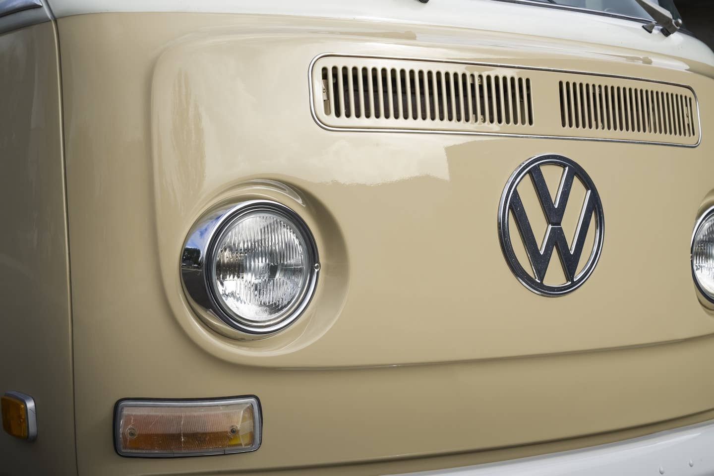 message-editor%2F1574434311857-electrified_1972_volkswagen_type_2_bus-small-10724.jpg