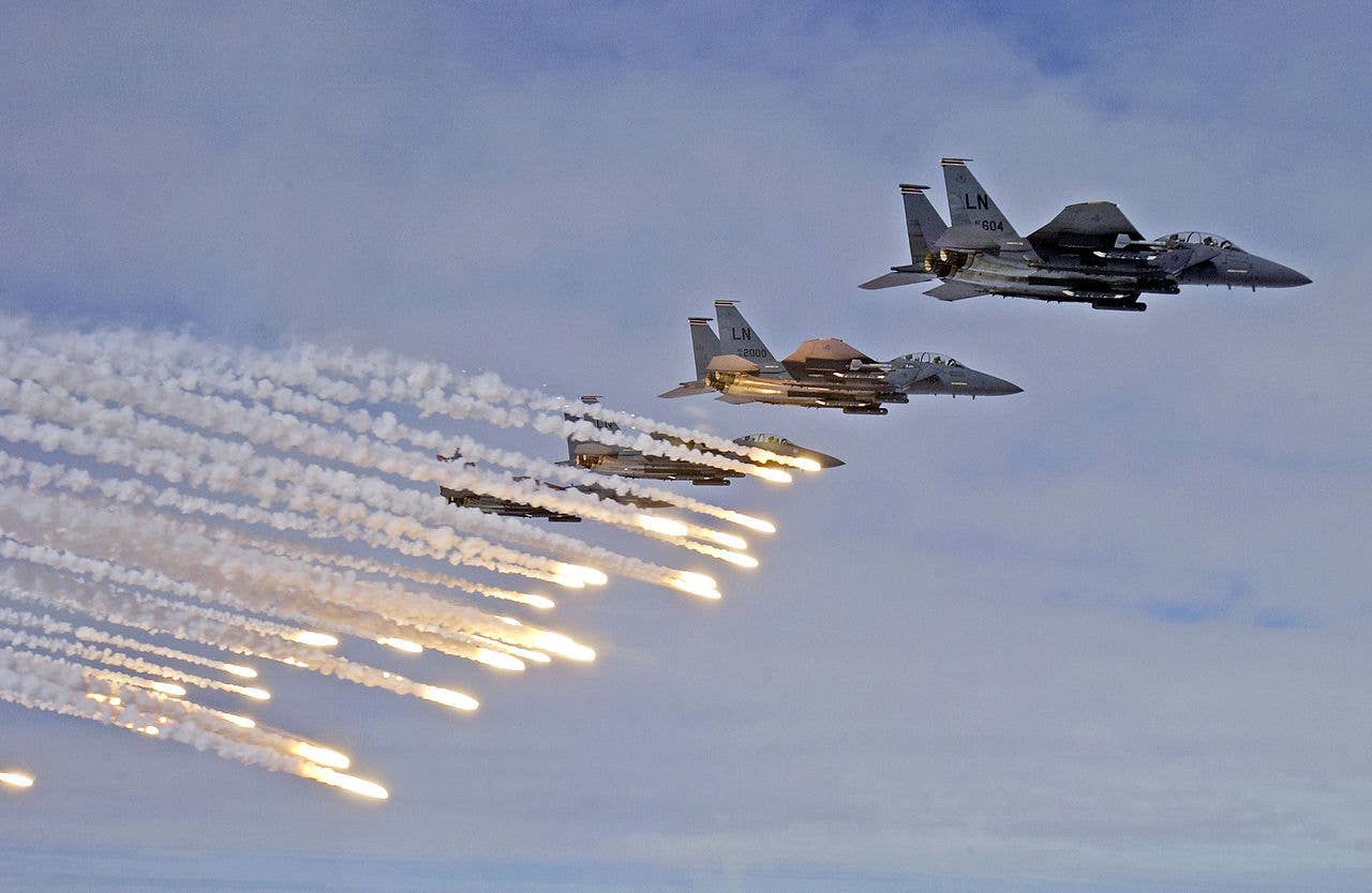 message-editor%2F1576878615641-1280px-f-15e_strike_eagles_launch_chaff_and_flares.jpg