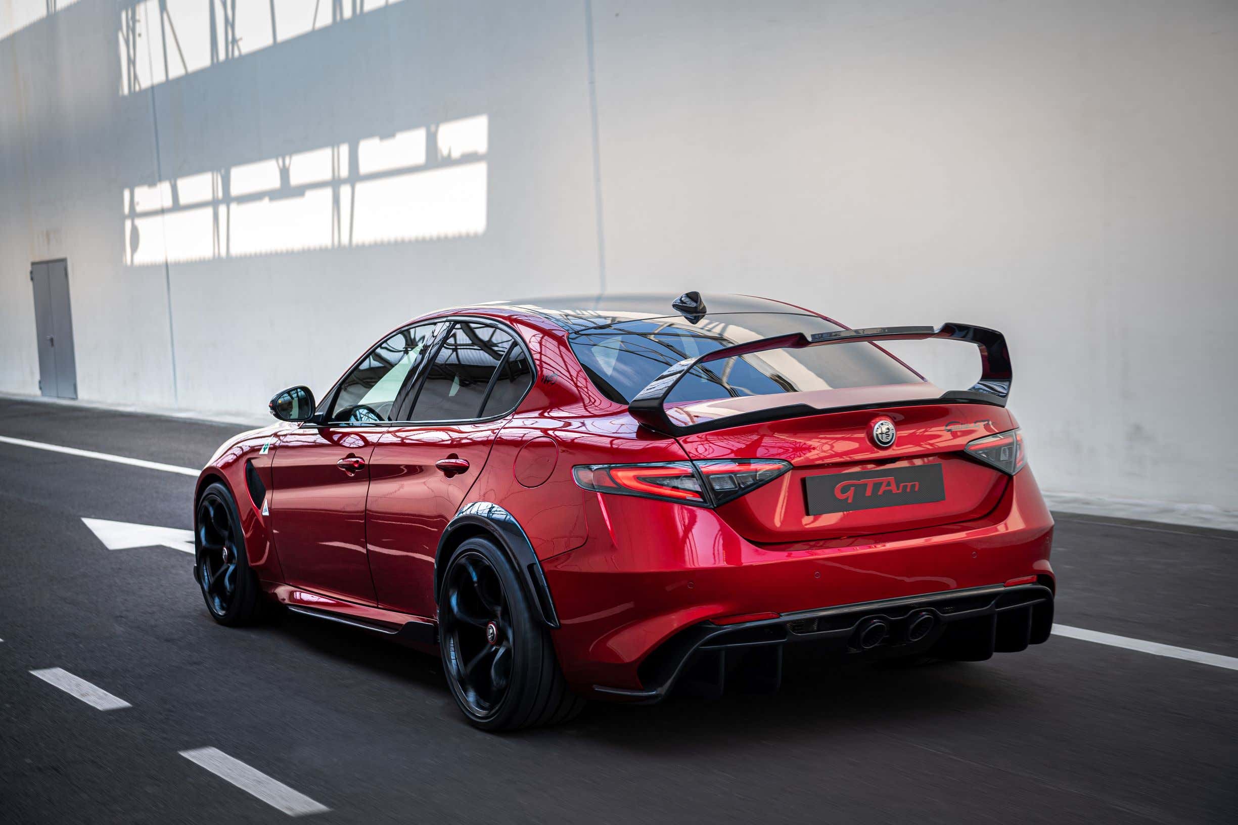 21 Alfa Romeo Gtam A 540 Hp Giulia With A Giant Wing And Back Seat Delete