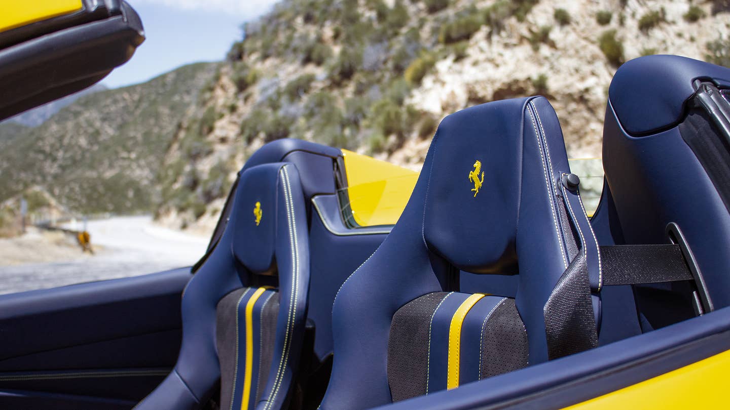 Ferrari F8 Spider seats