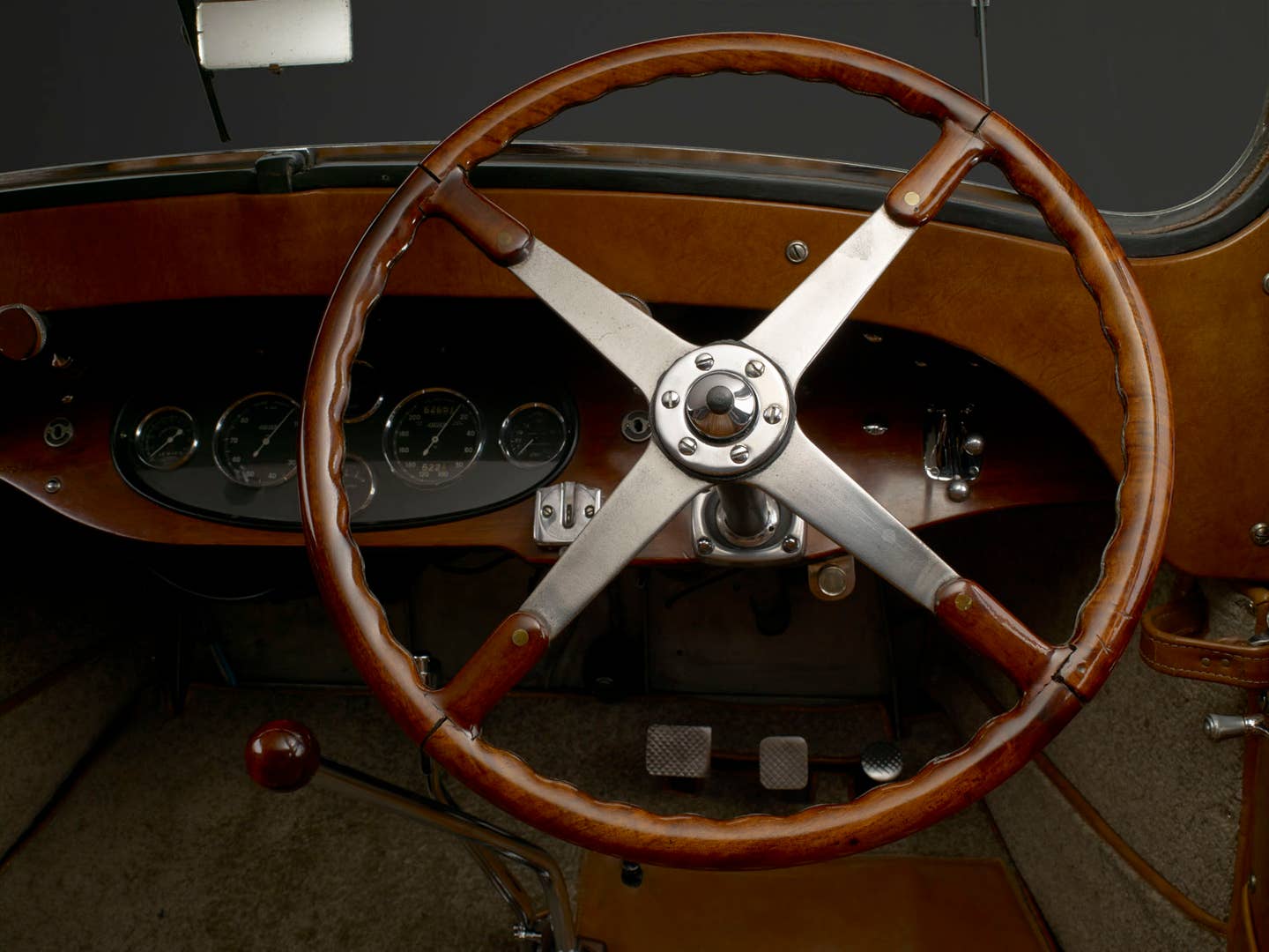 message-editor%2F1598607000376-1931-bugatti-t50-steering-wheel-a.jpg