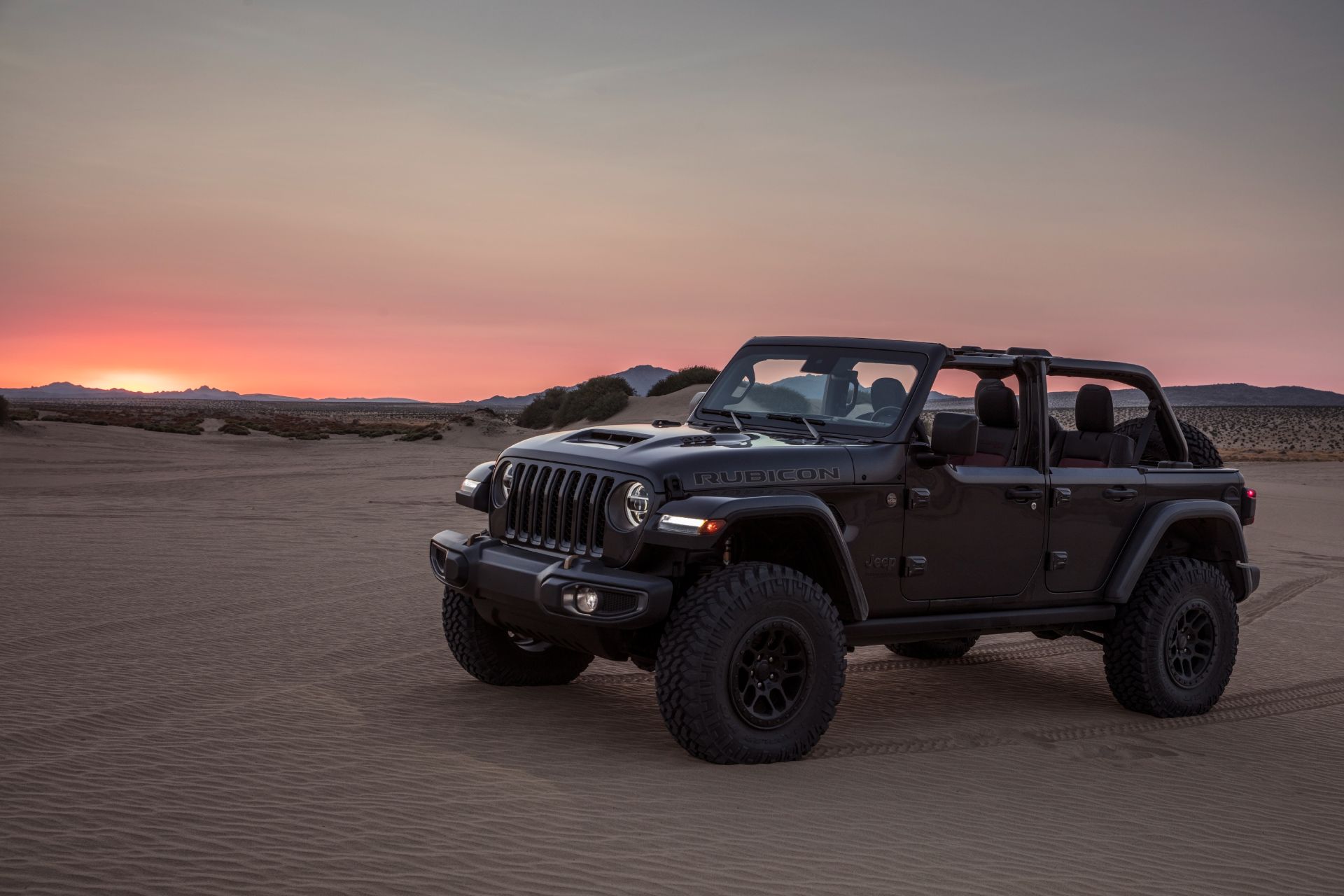 2021 Jeep Wrangler Rubicon 392: A 470-HP V8 Off-Roader With a Dual-Purpose  Hood Scoop