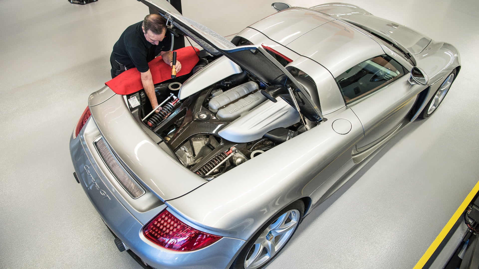 This Porsche Carrera GT Used to Train Technicians Has Been Disassembled 78  Times