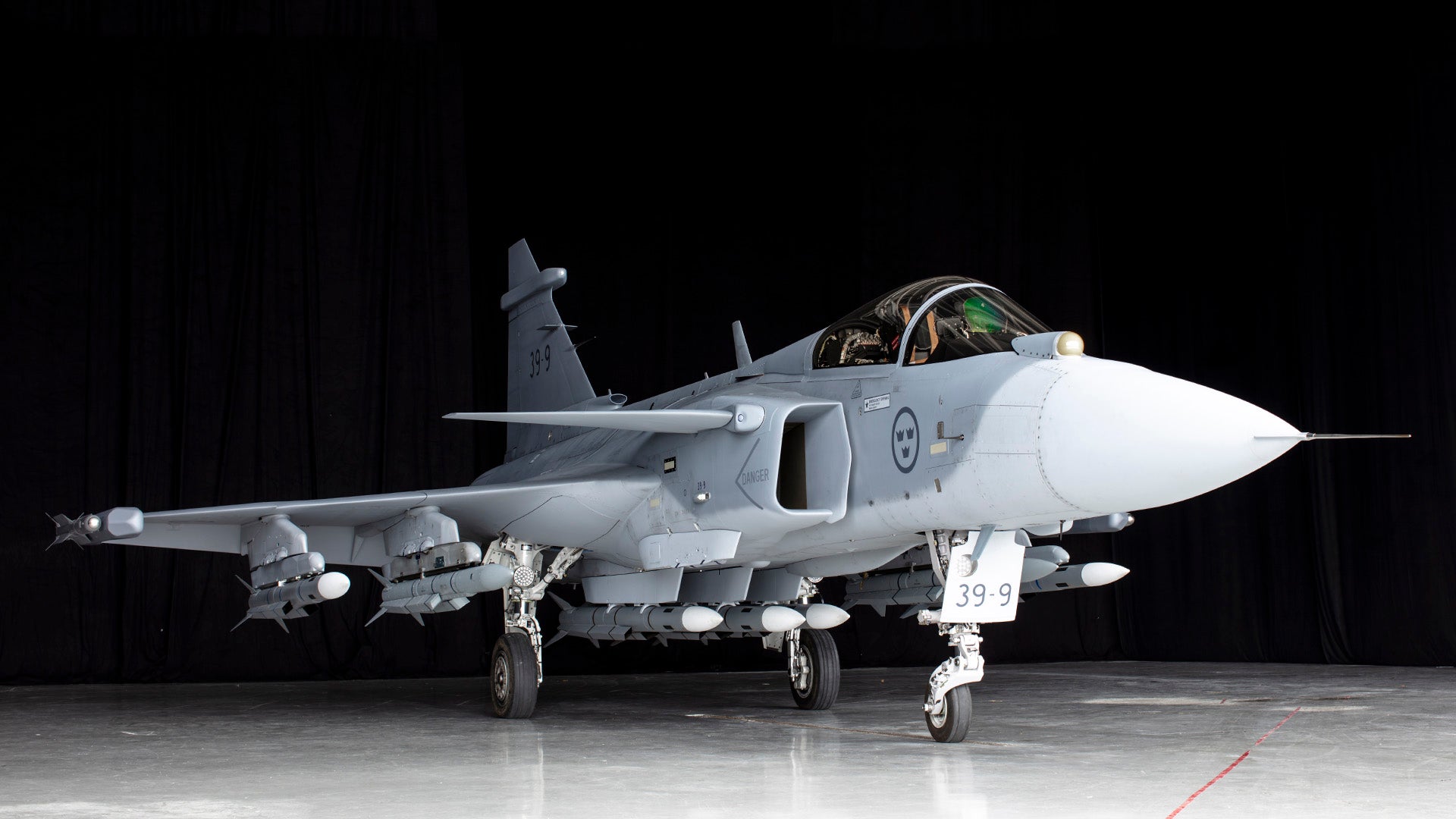 Sweden's Bigger Badder Gripen Fighter Packs A Lot Of Punch In An Incredibly  Efficient Package